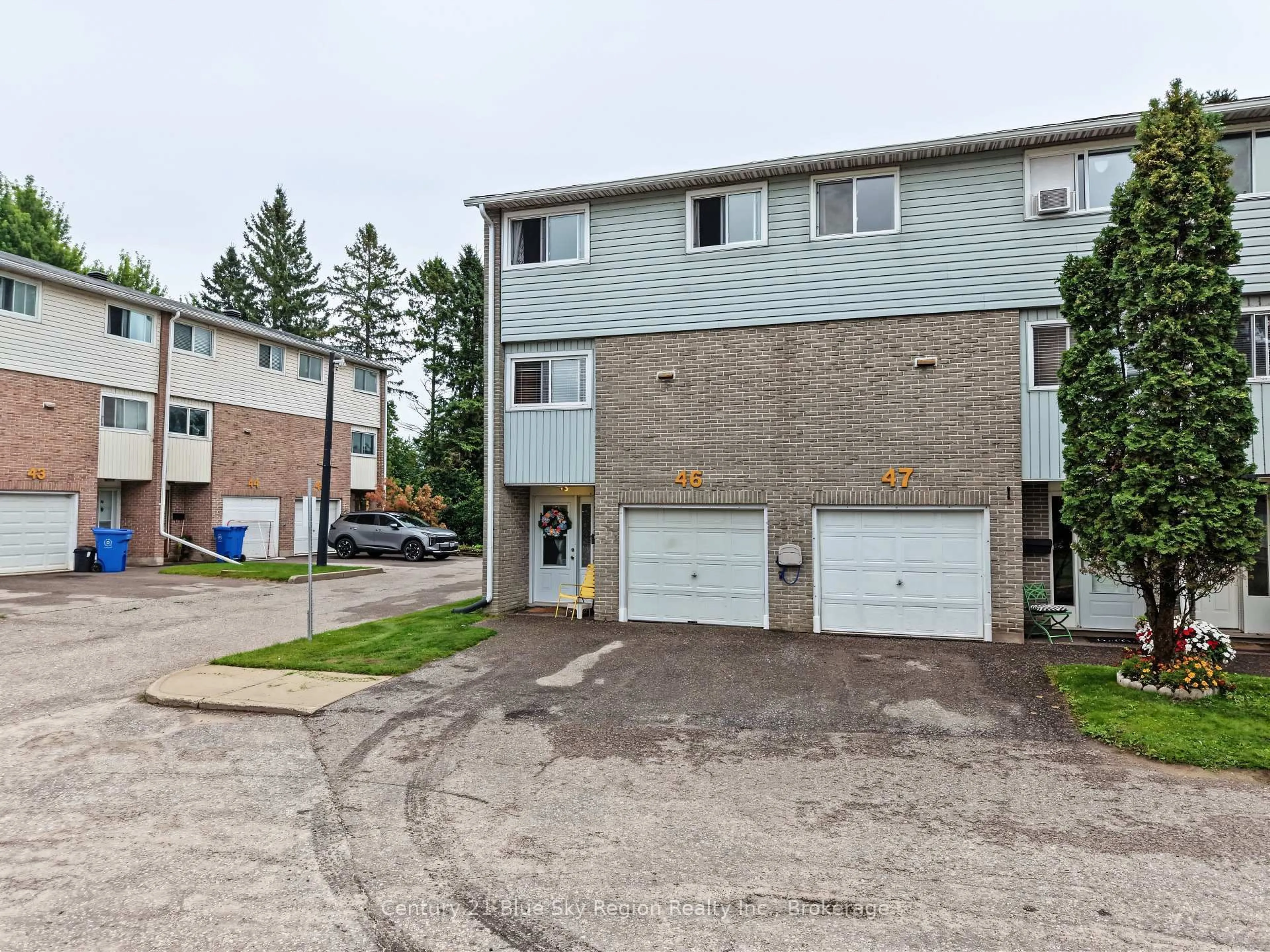 A pic from outside/outdoor area/front of a property/back of a property/a pic from drone, street for 644 Lakeshore Dr ##46, North Bay Ontario P1A 3N6