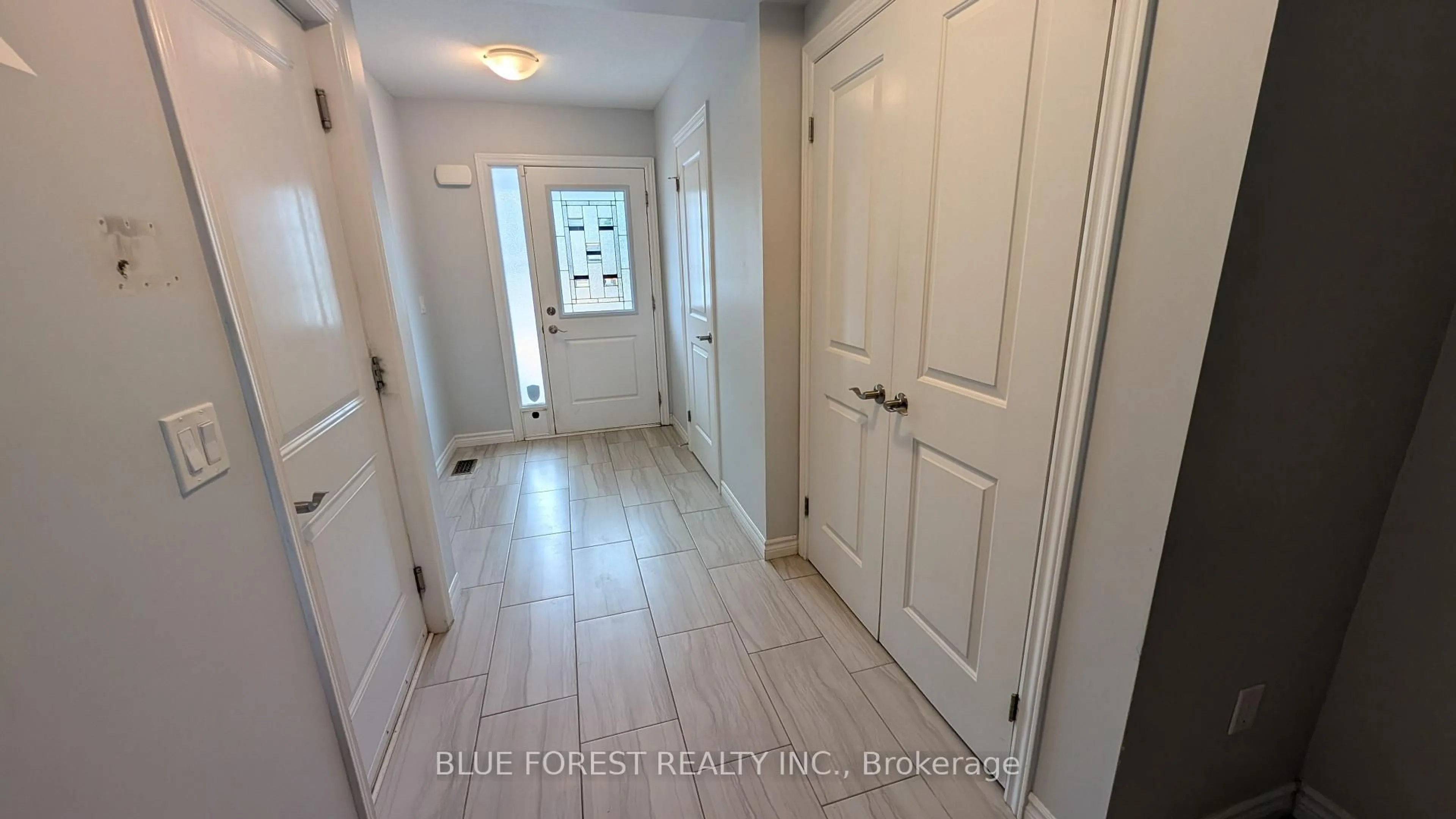 Indoor entryway for 3400 Castle Rock Pl #104, London South Ontario N6L 0E4