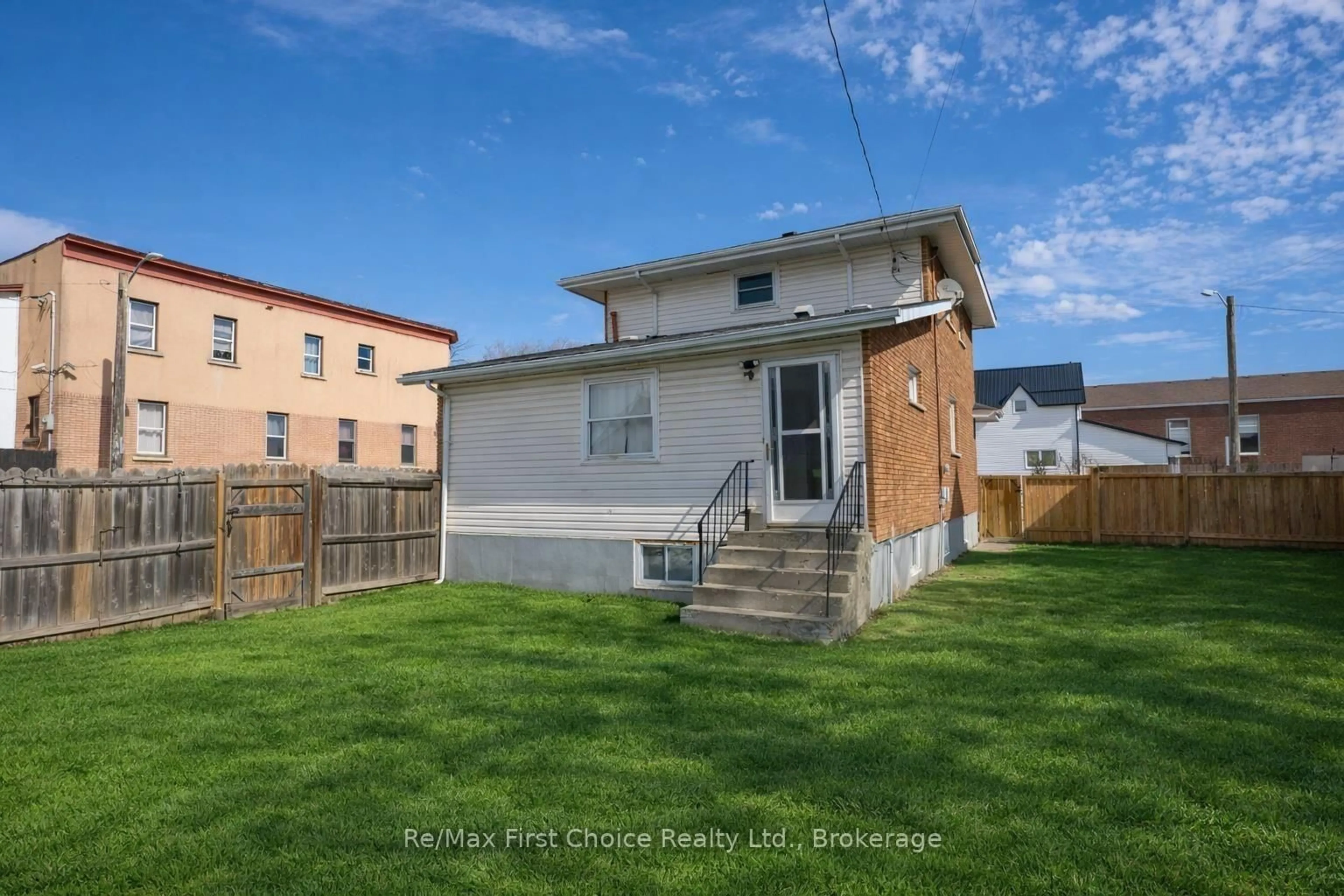 Unknown for 138 Rowand St, Thunder Bay Ontario P7C 2P2