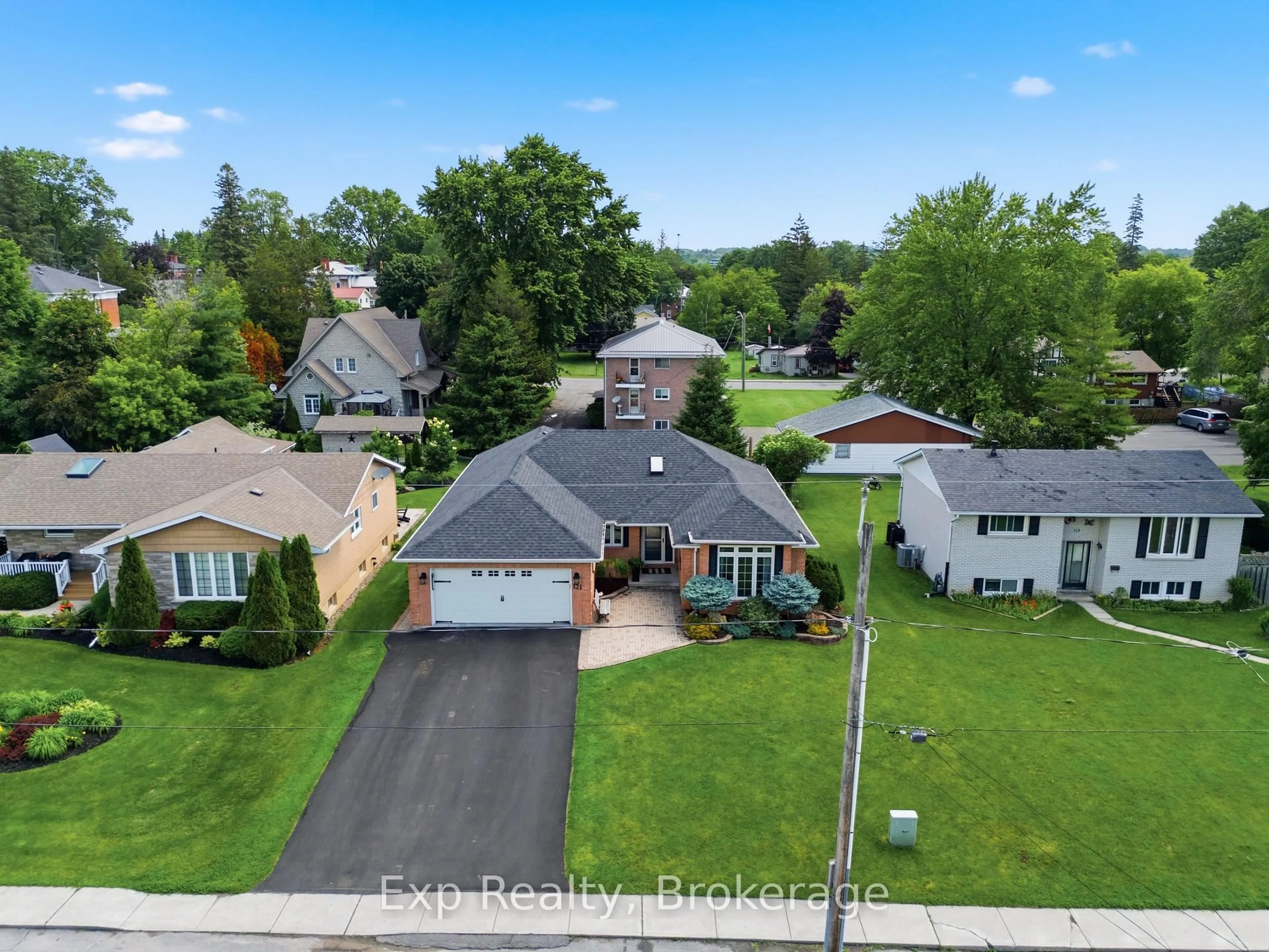 A pic from outside/outdoor area/front of a property/back of a property/a pic from drone, street for 121 Simcoe St, Greater Napanee Ontario K7R 2X5