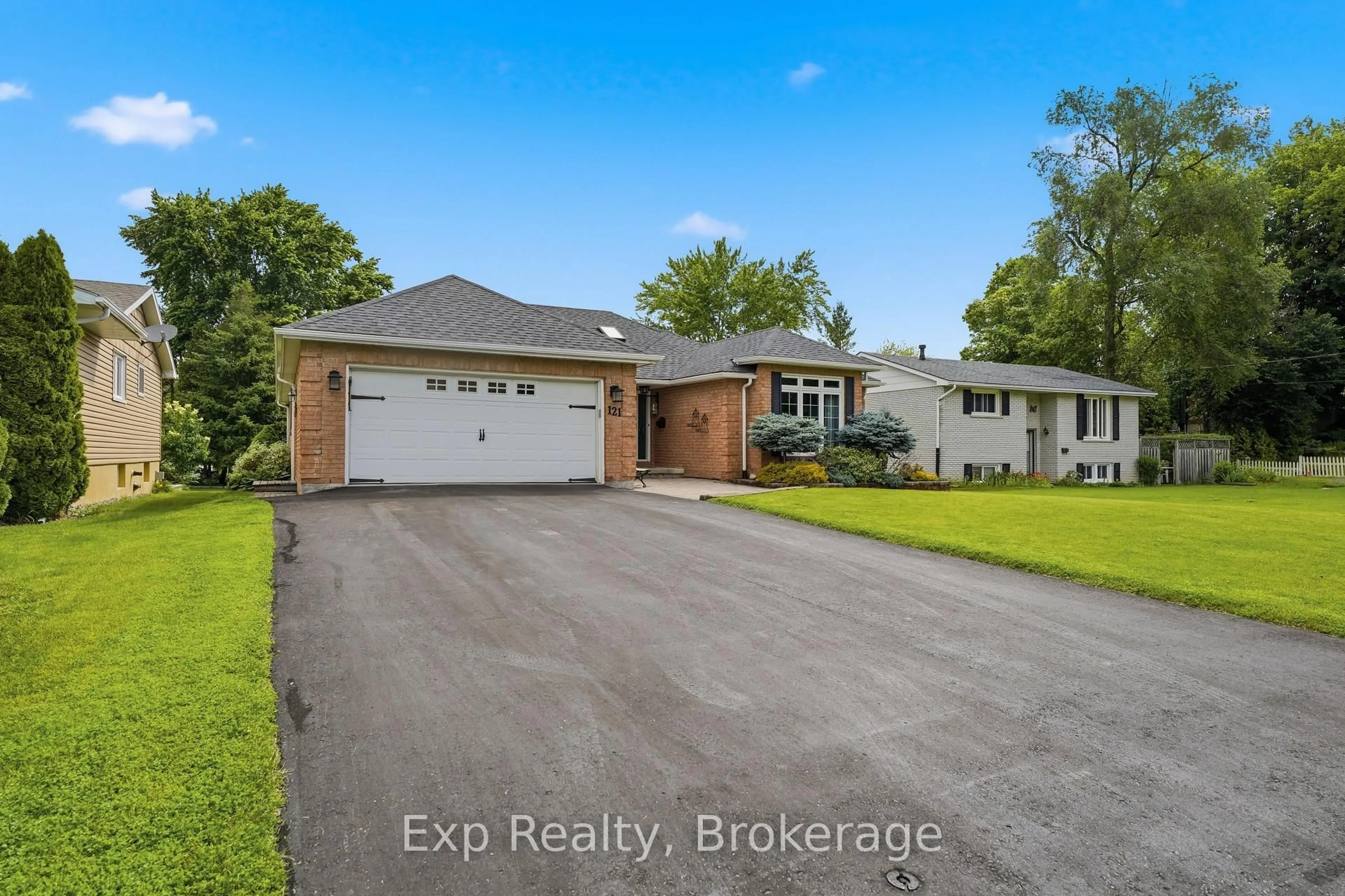 A pic from outside/outdoor area/front of a property/back of a property/a pic from drone, street for 121 Simcoe St, Greater Napanee Ontario K7R 2X5