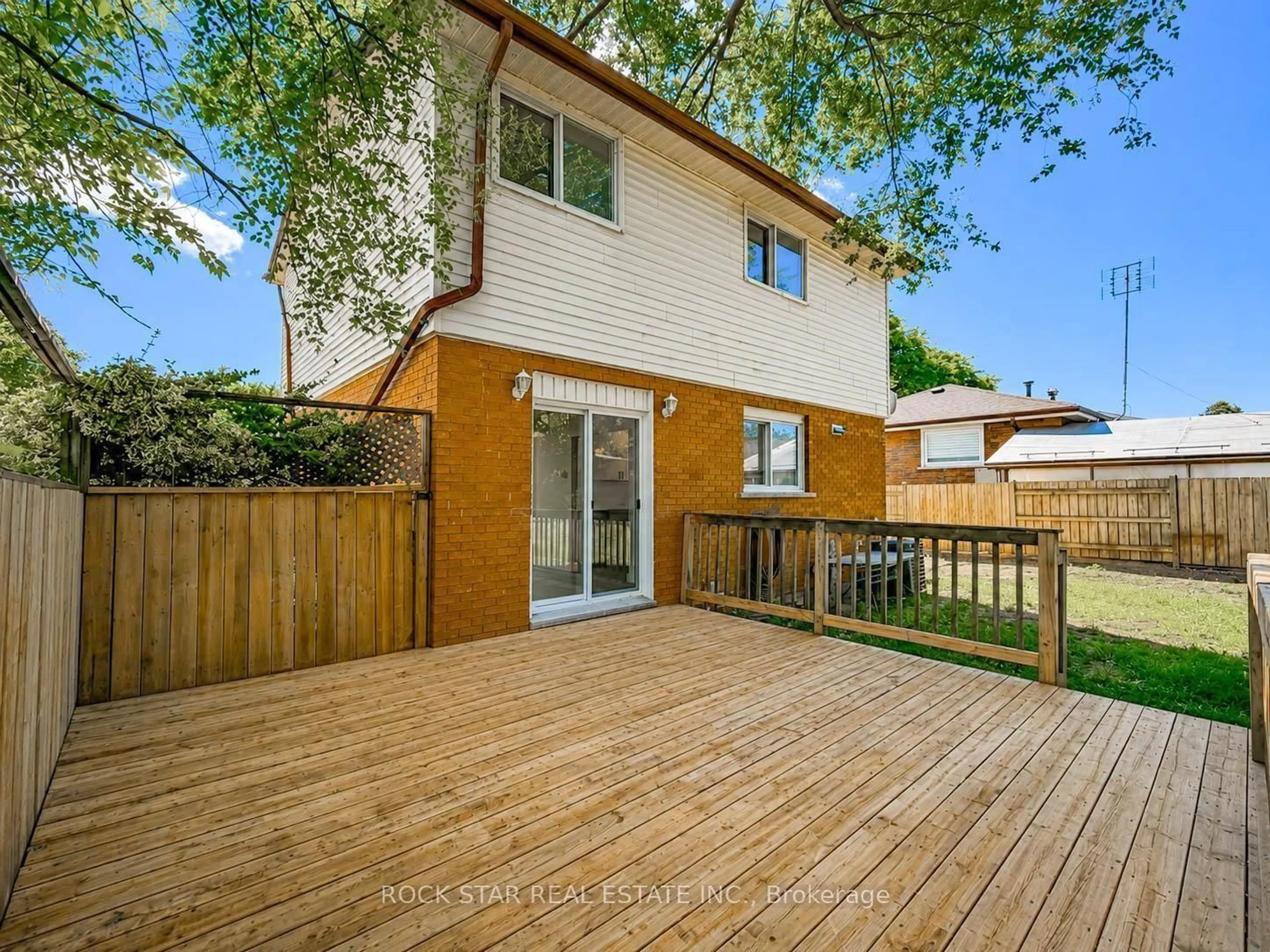 A pic from outside/outdoor area/front of a property/back of a property/a pic from drone, street for 14 Kirkland Ave, Hamilton Ontario L8V 3V9