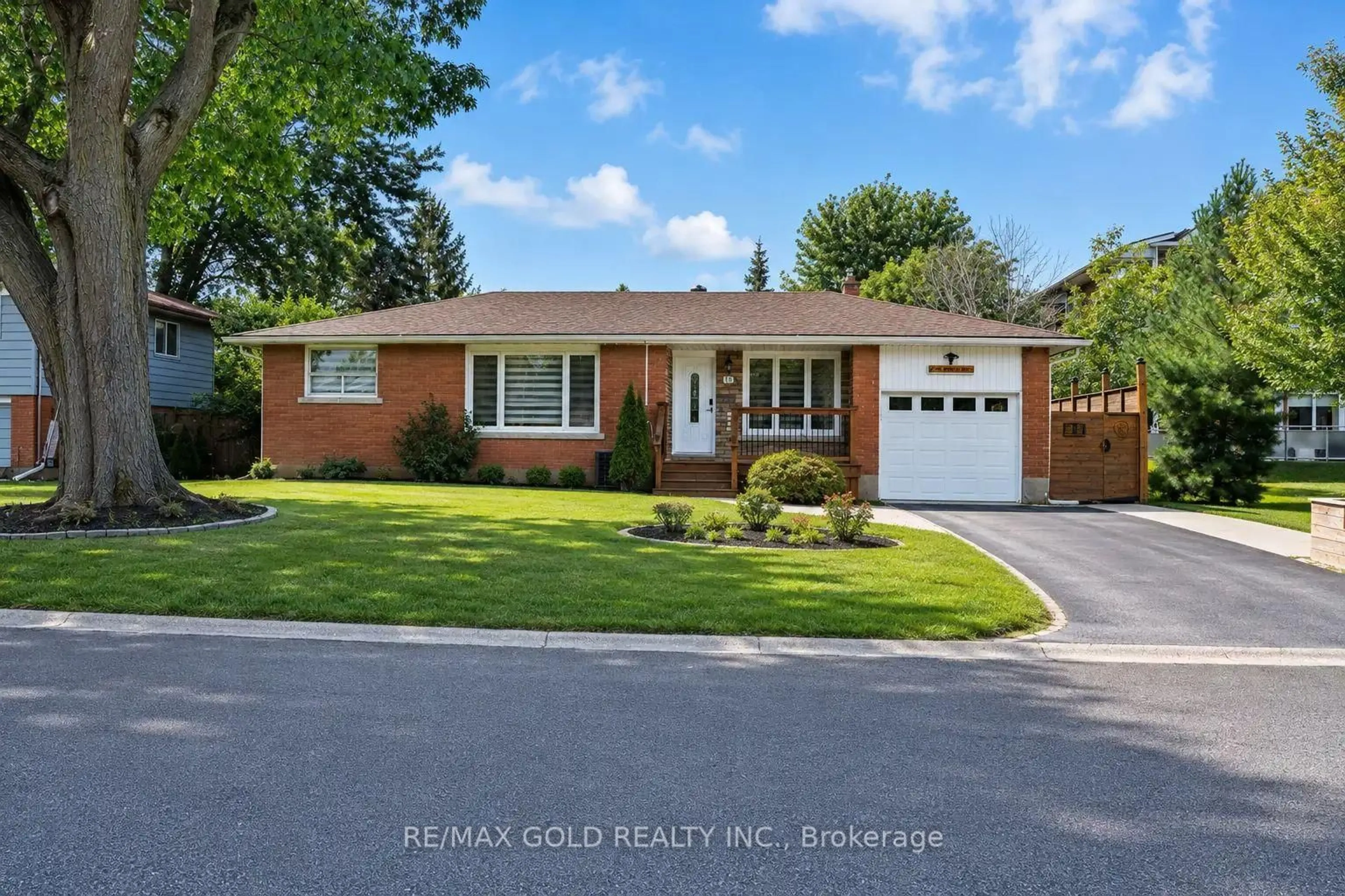 Home with brick exterior material, street for 16 Braden Ave, Welland Ontario L3C 2R7