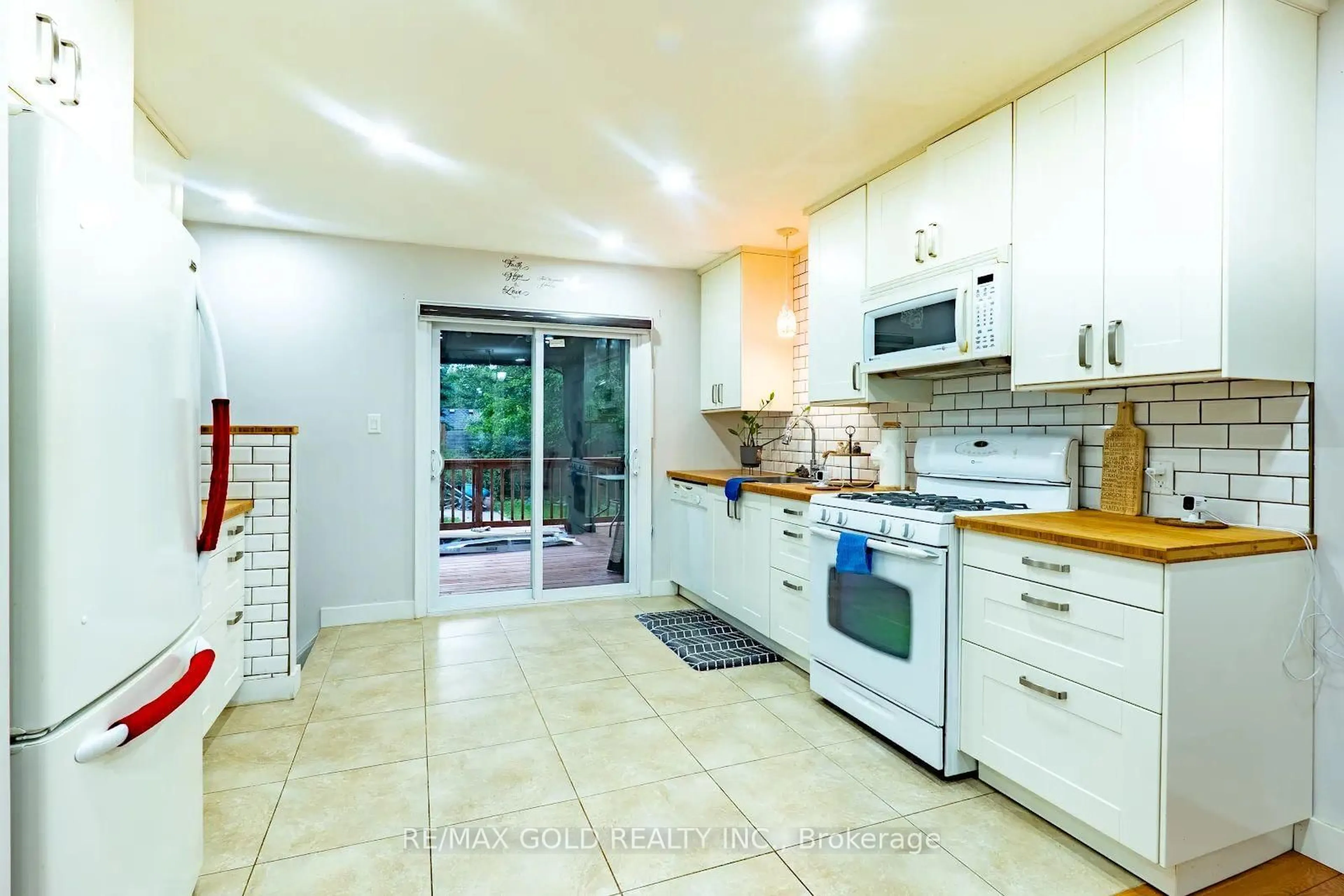Open concept kitchen, ceramic/tile floor for 16 Braden Ave, Welland Ontario L3C 2R7