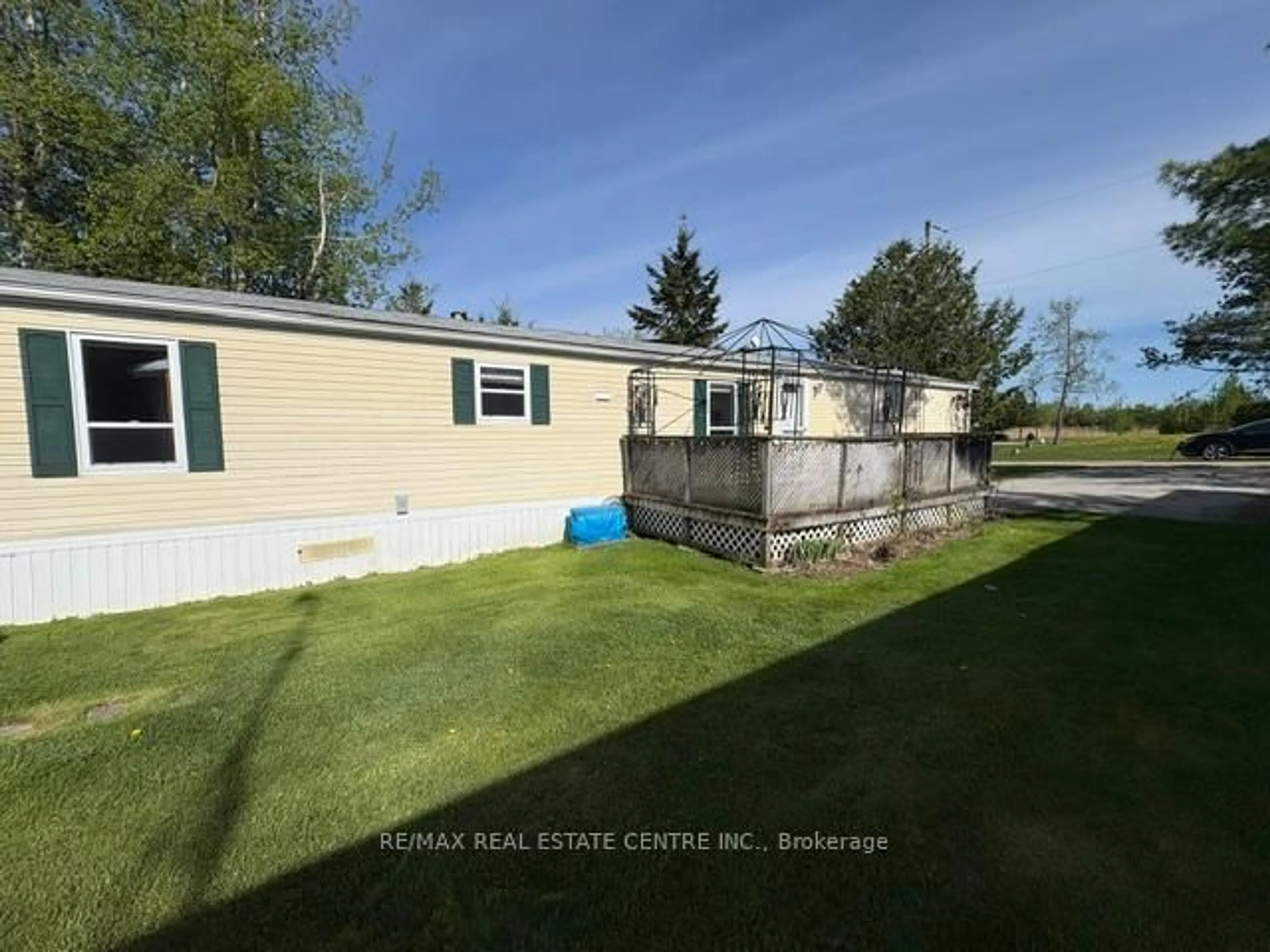 A pic from outside/outdoor area/front of a property/back of a property/a pic from drone, water/lake/river/ocean view for 40 Maple Grove Village Rd, Southgate Ontario N0C 1B0