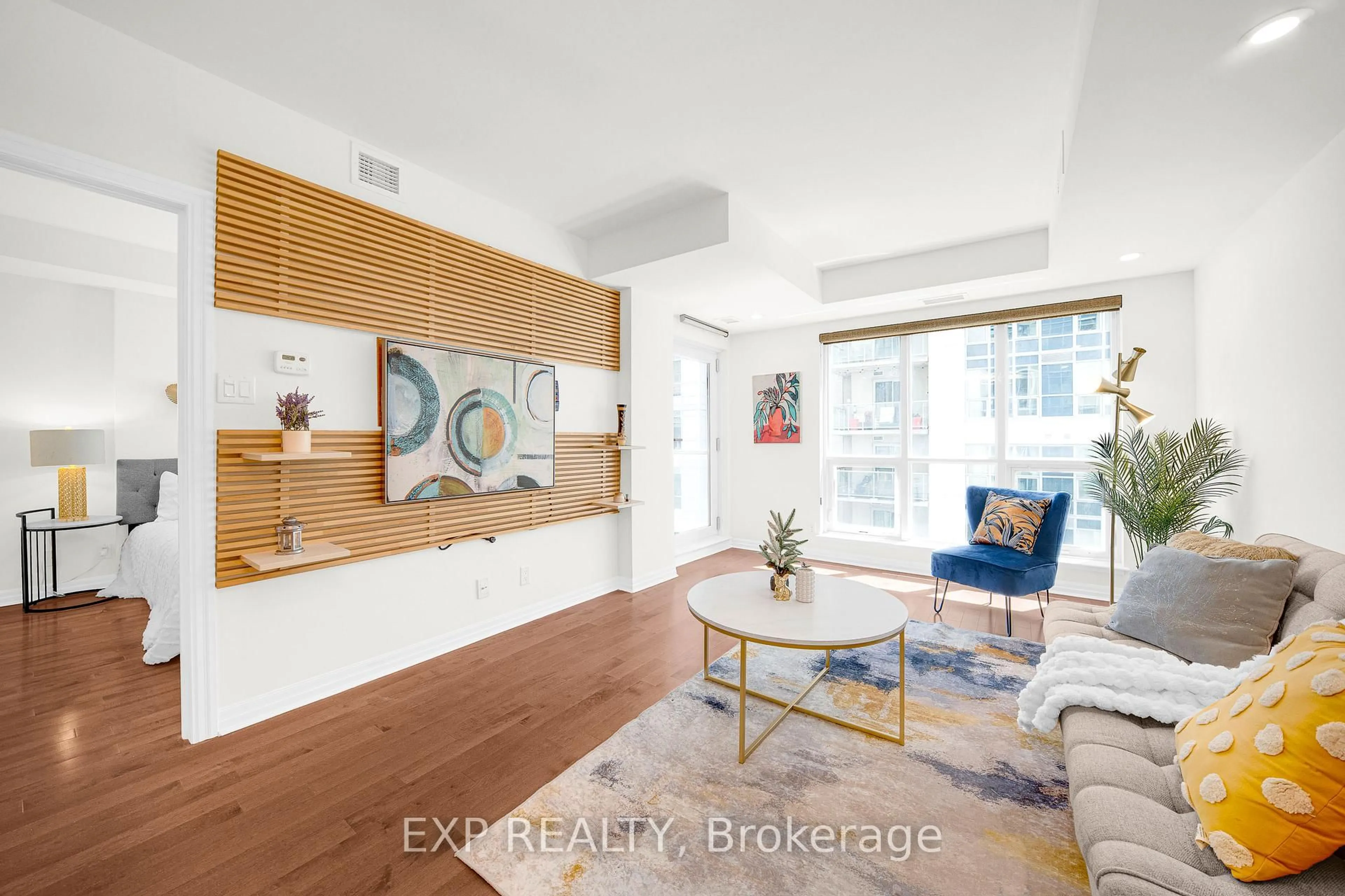 Indoor entryway for 242 Rideau St #1906, Ottawa Ontario K1N 0B7