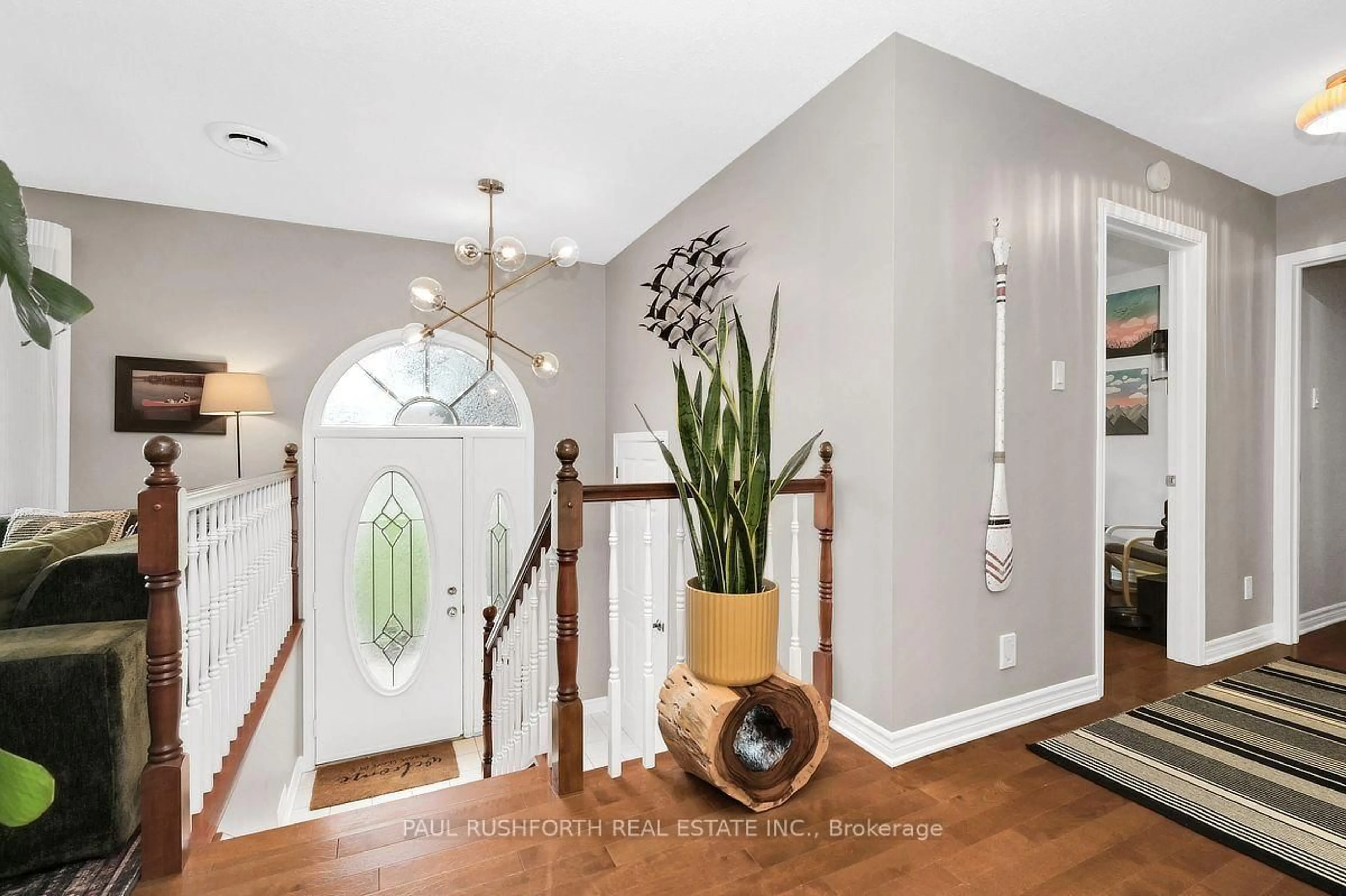Indoor entryway for 18 Dollard St, Russell Ontario K0A 1W0