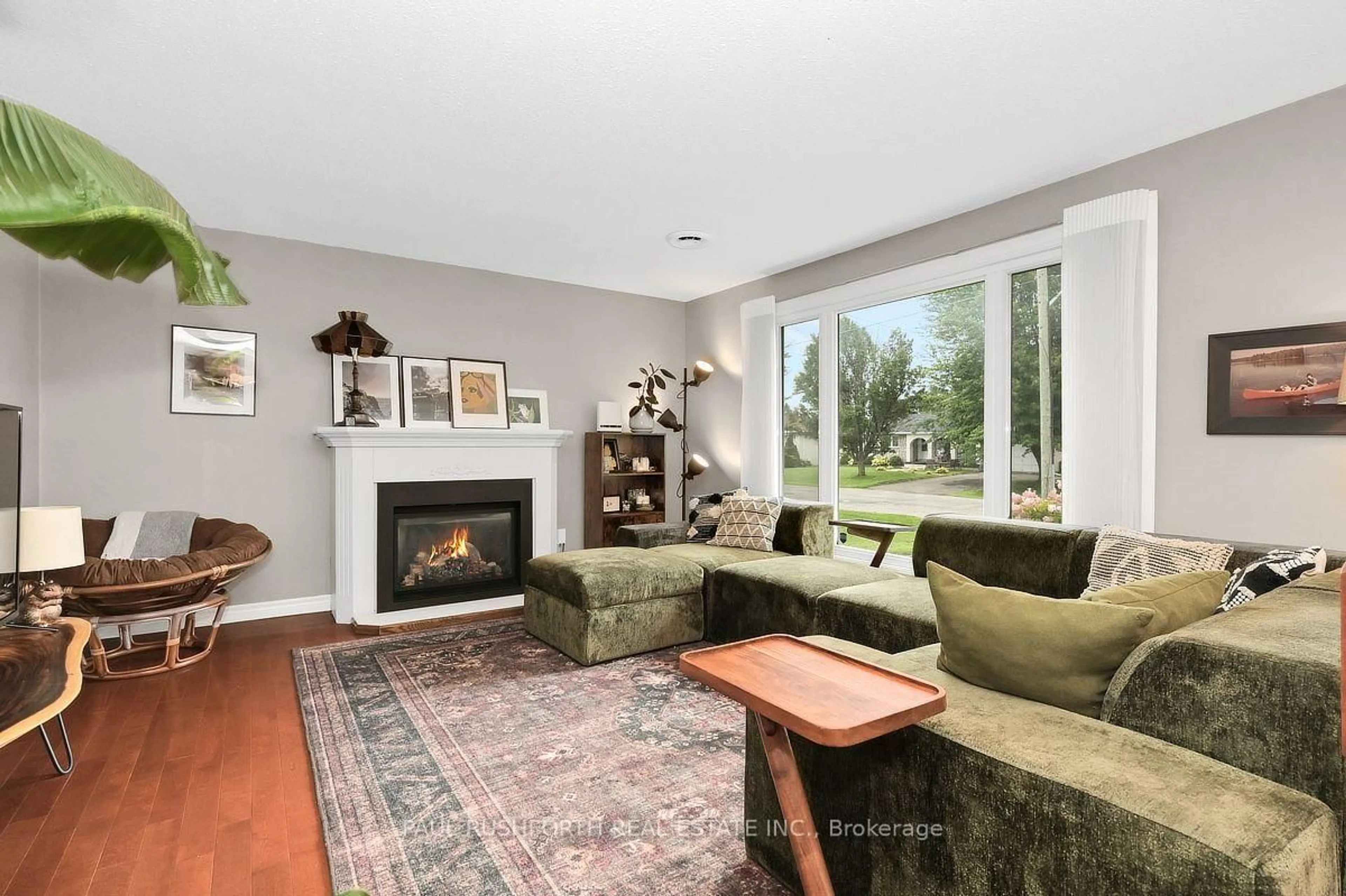 Living room with furniture, unknown for 18 Dollard St, Russell Ontario K0A 1W0