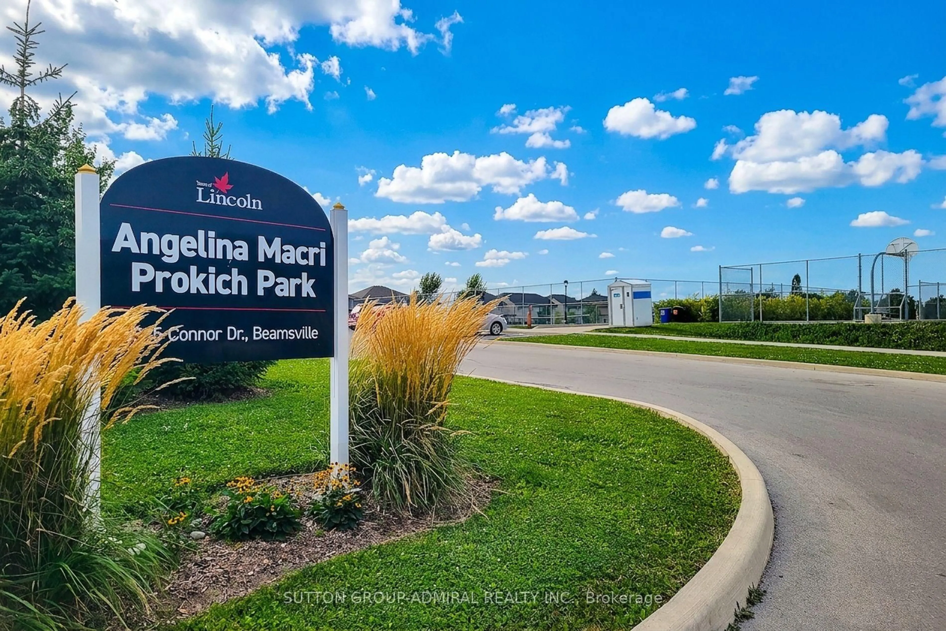Unknown for 4002 Crown St, Lincoln Ontario L3J 0S6