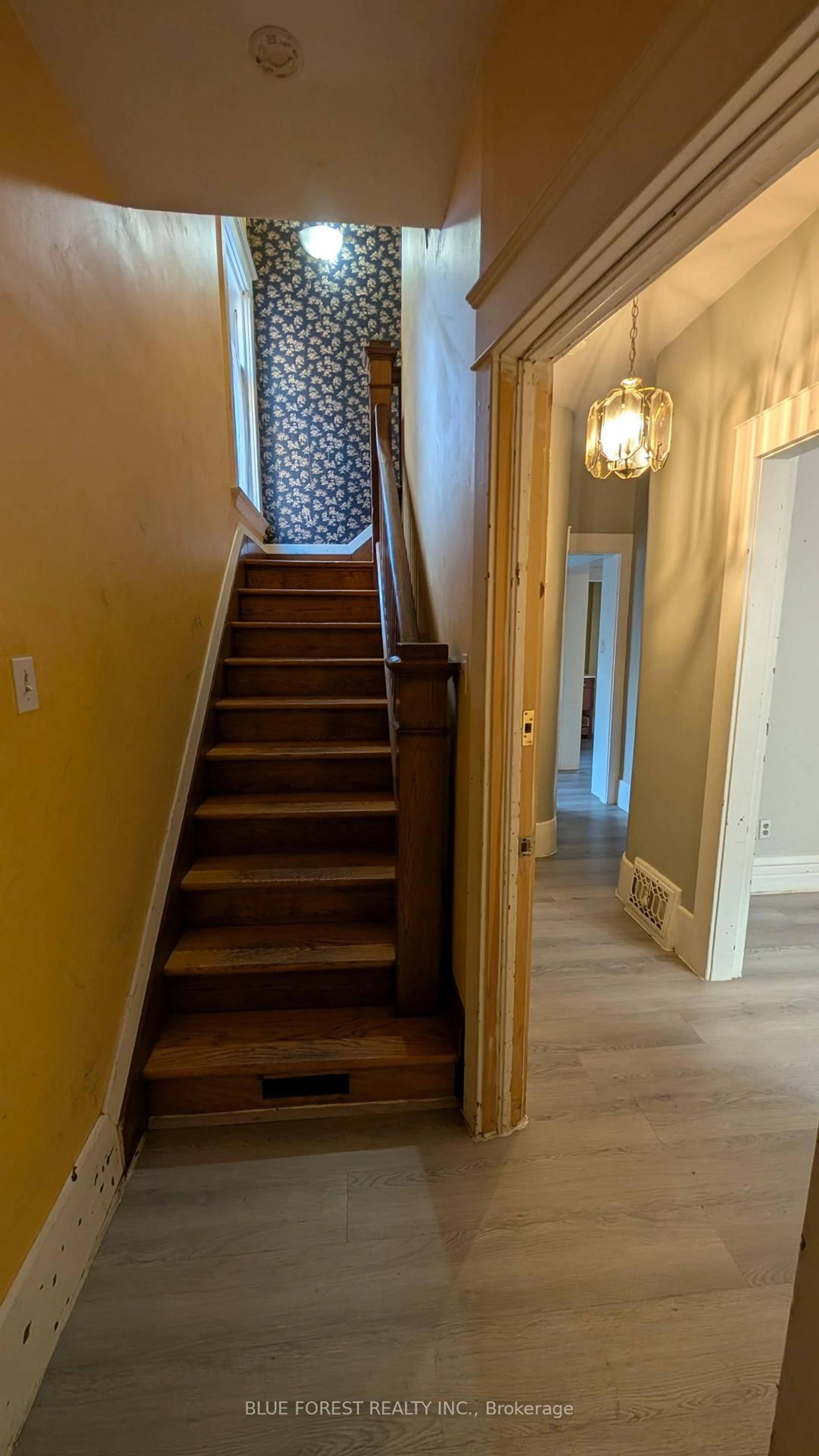Unknown for 867 Queens Ave, London East Ontario N5W 3H7