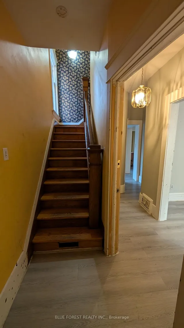 867 Queens Ave, London East 2