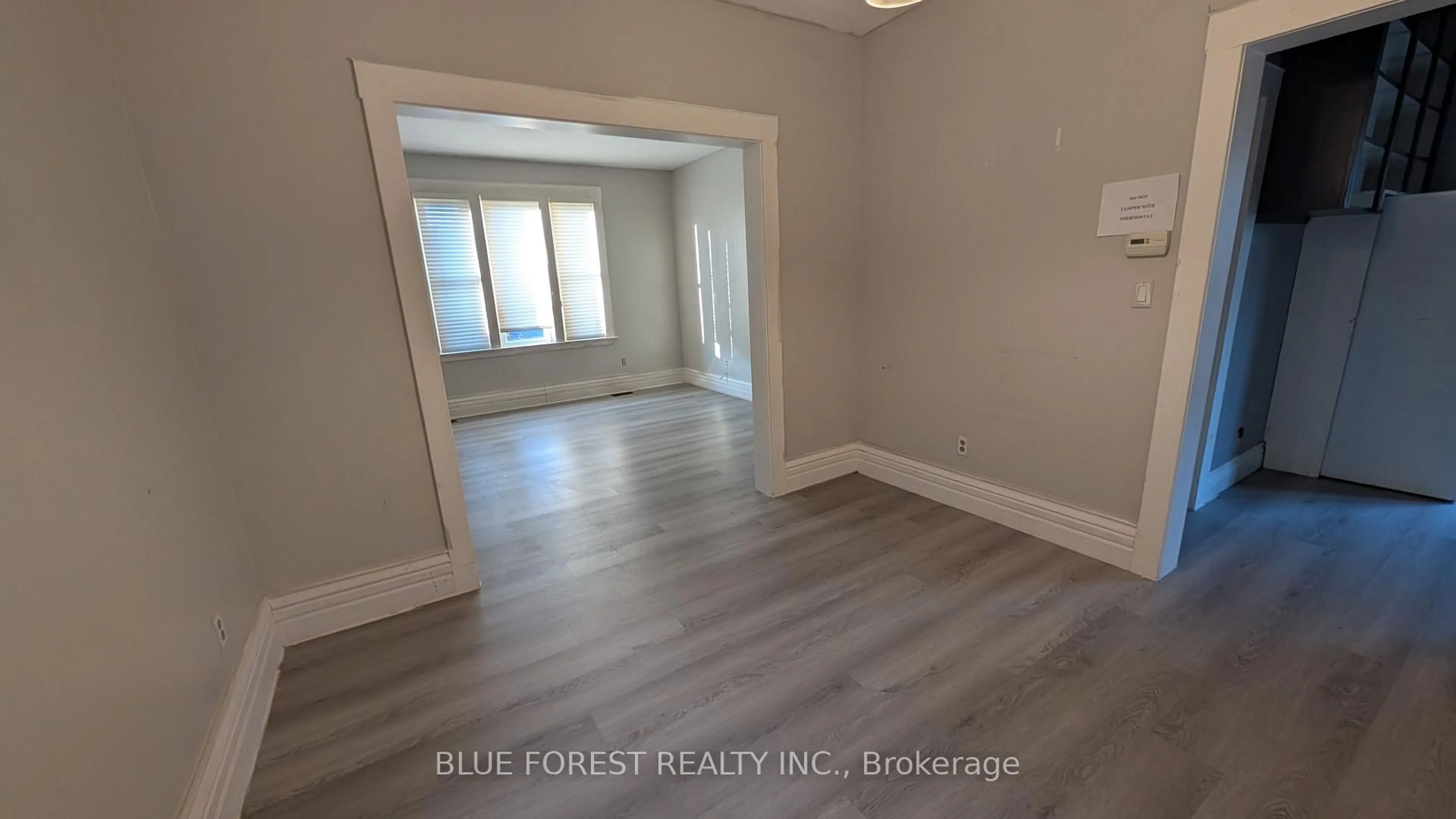 A pic of a room for 867 Queens Ave, London East Ontario N5W 3H7