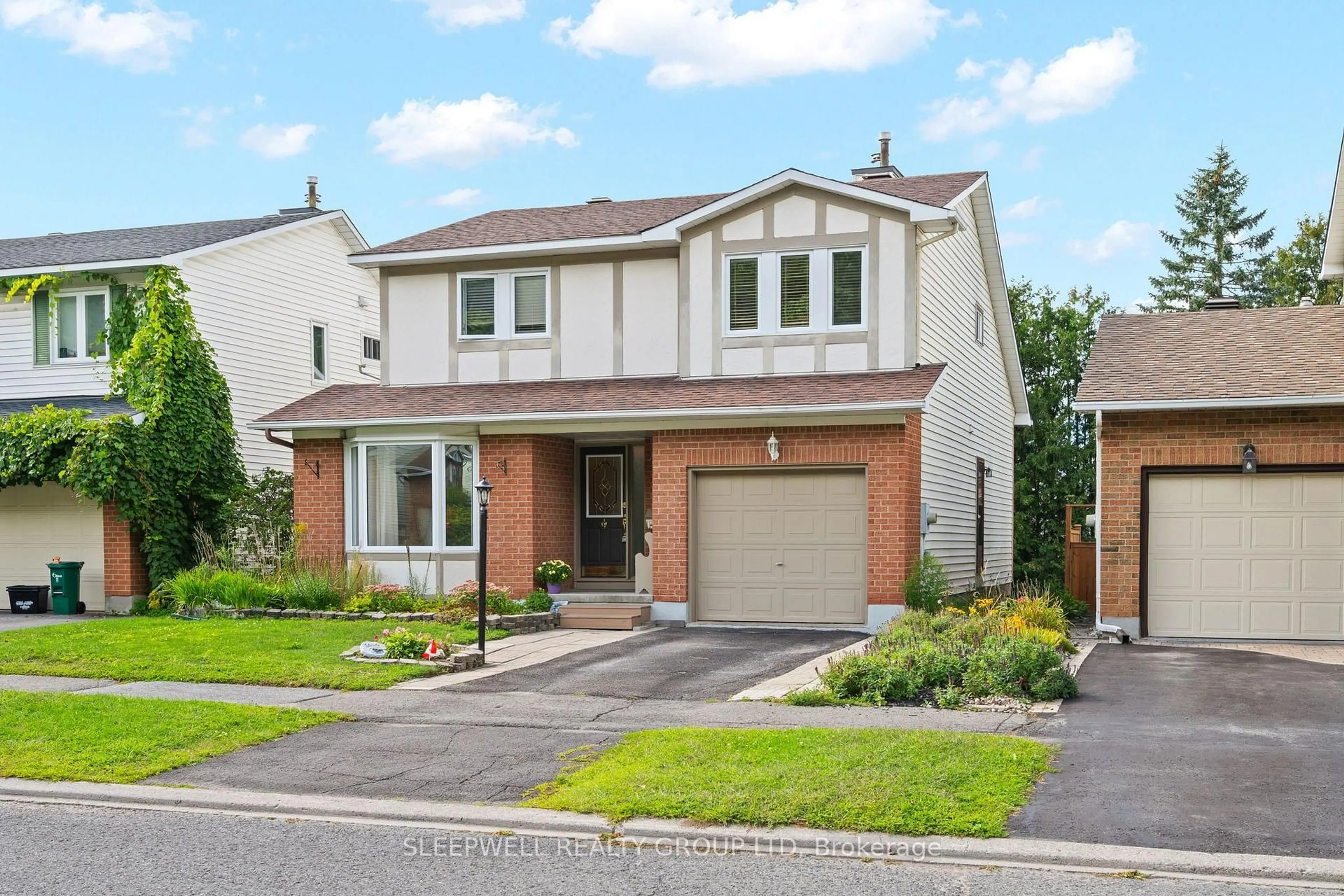 Home with brick exterior material, street for 31 Tamblyn Cres, Kanata Ontario K2L 3A5