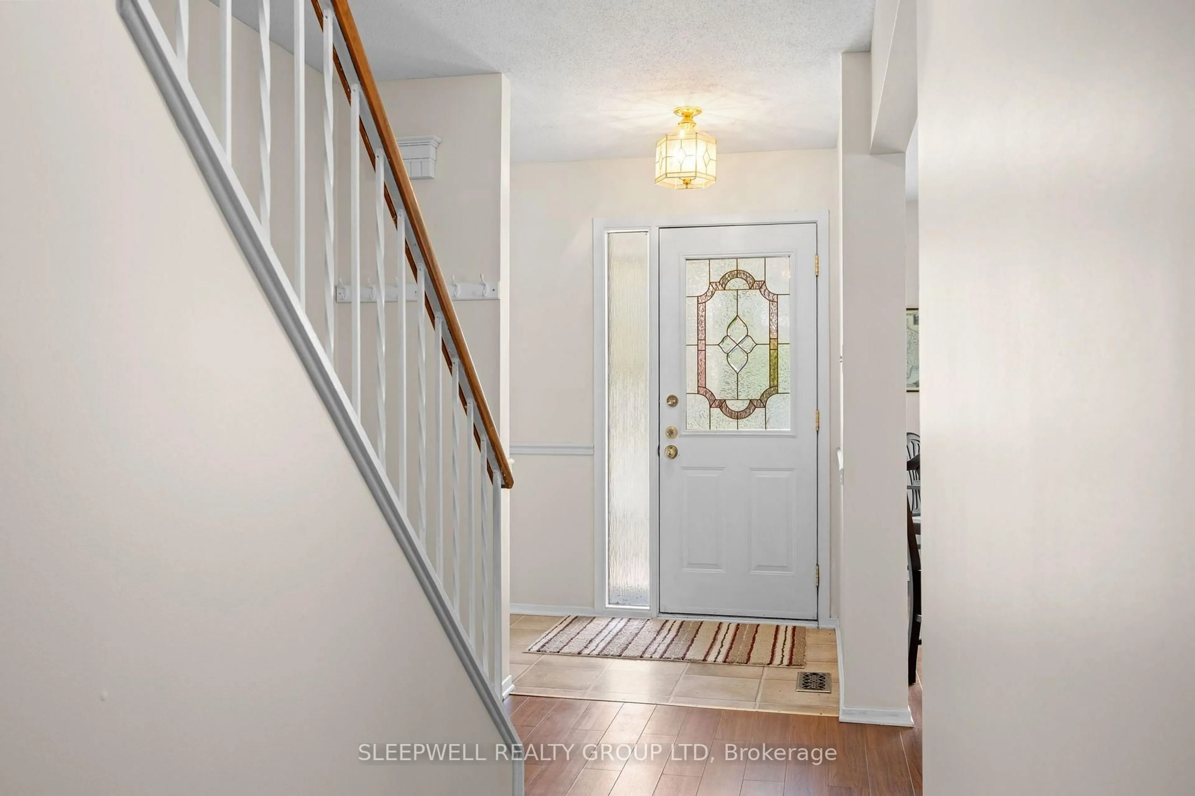 Indoor entryway for 31 Tamblyn Cres, Kanata Ontario K2L 3A5