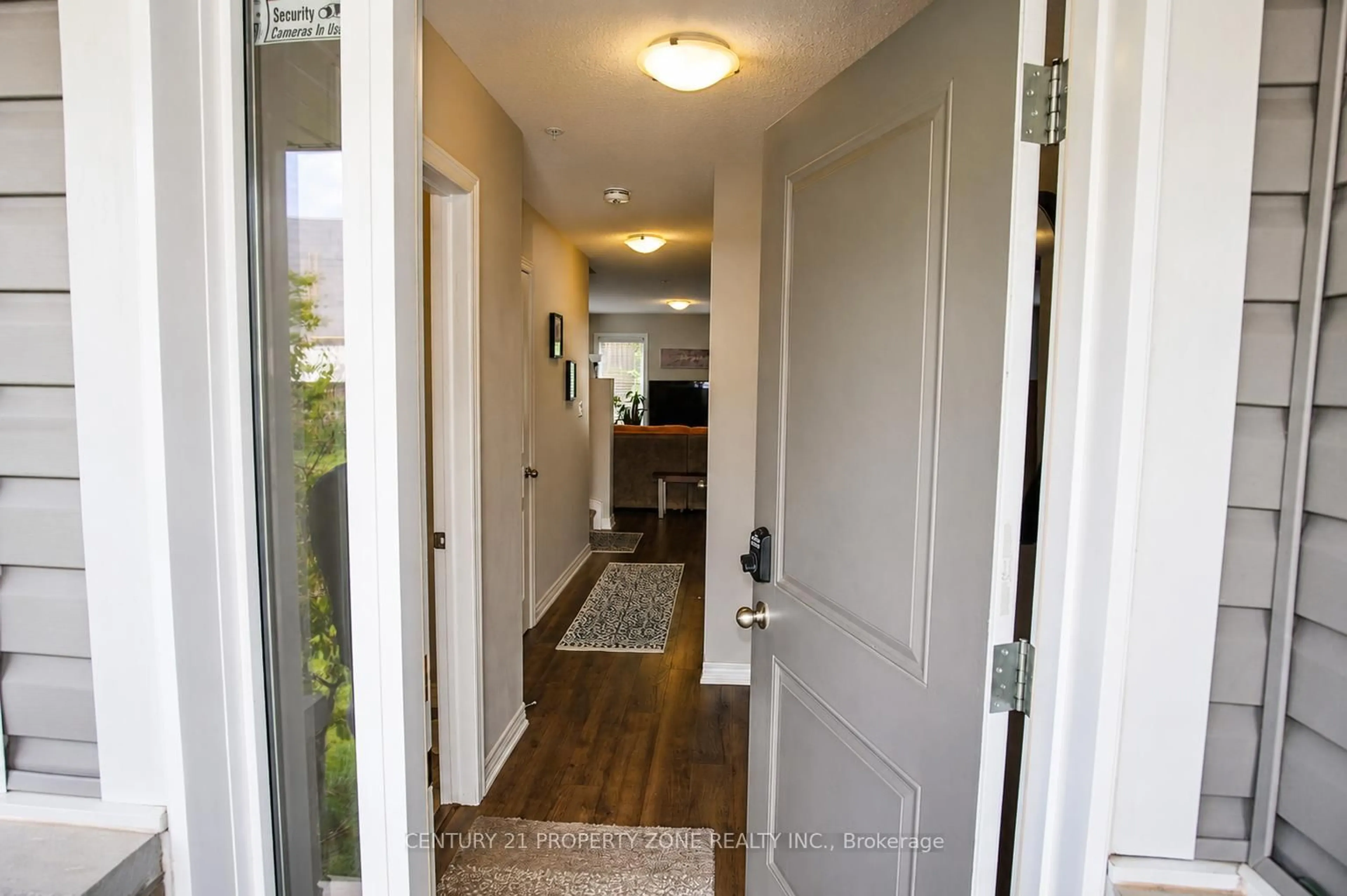 Indoor entryway for 60 Canterbury Dr #12, St. Catharines Ontario L2P 0E7