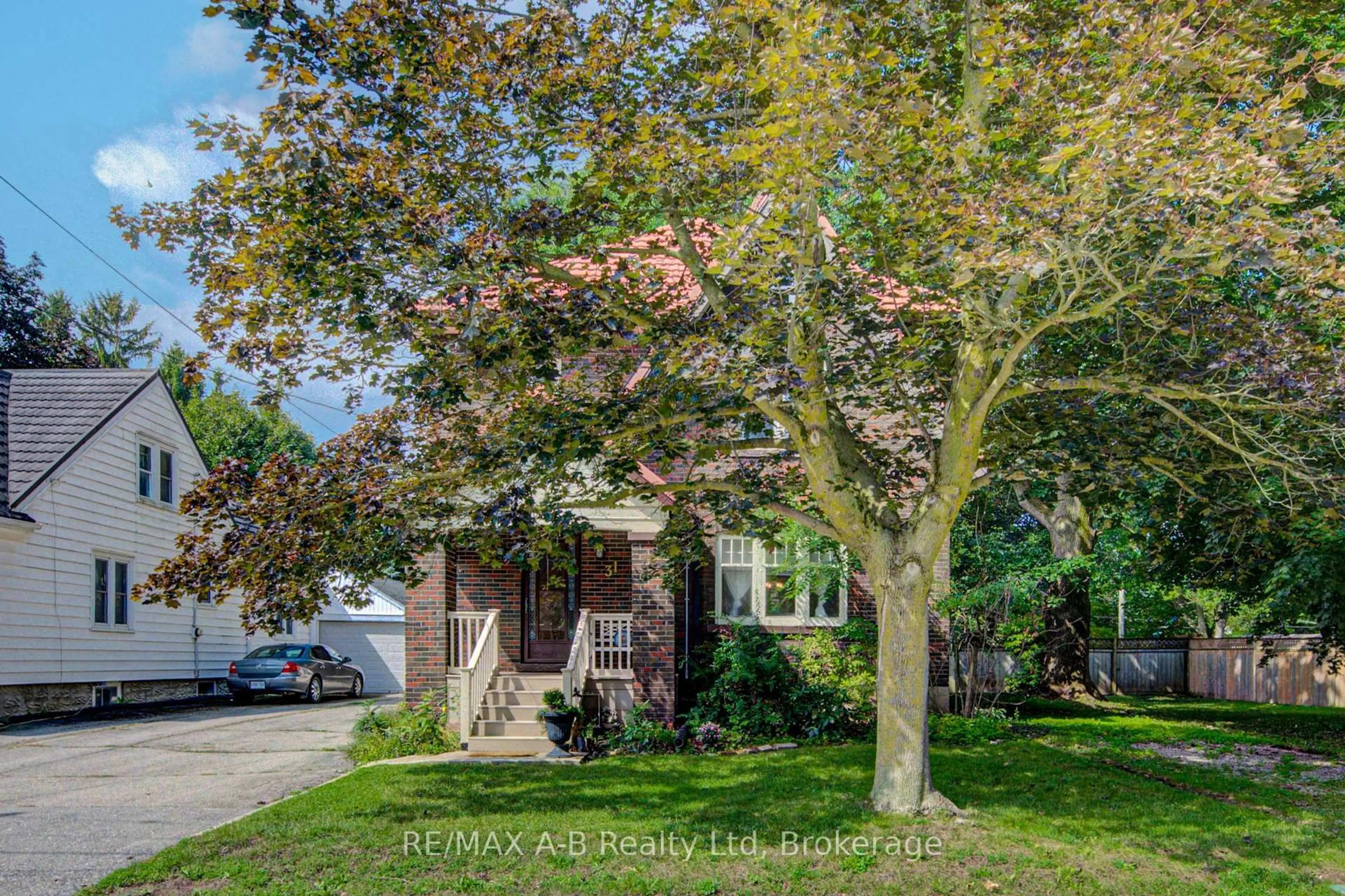 A pic from outside/outdoor area/front of a property/back of a property/a pic from drone, street for 31 John St, East Zorra-Tavistock Ontario N0B 2R0