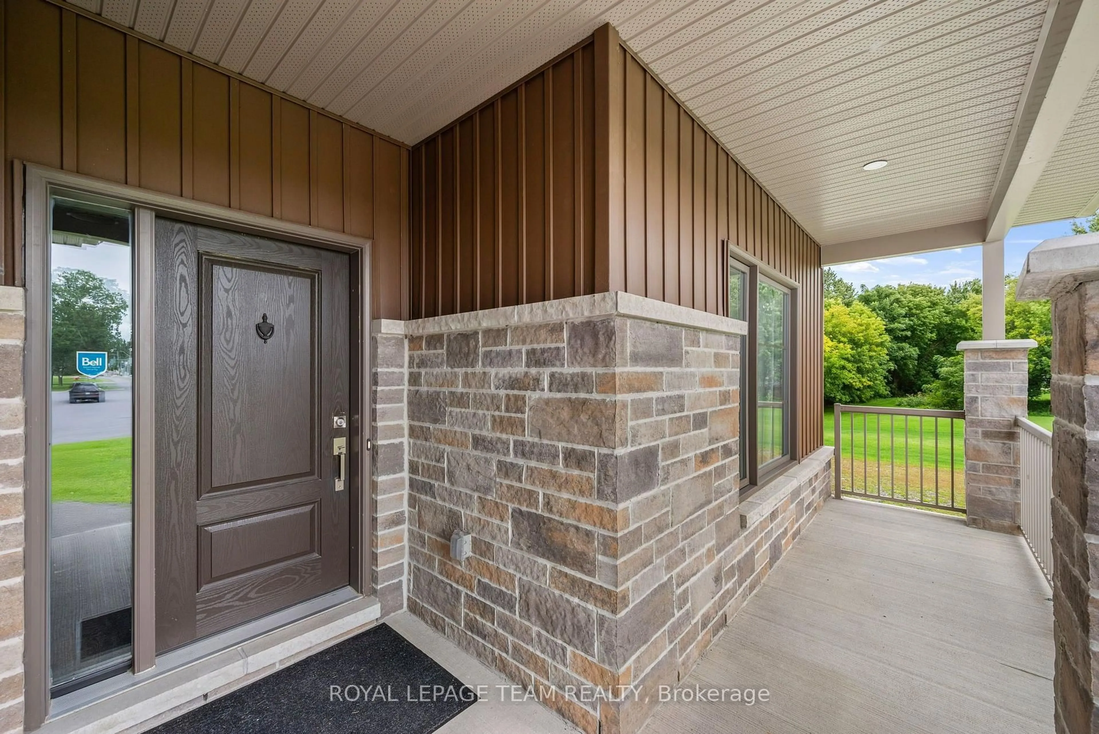 Indoor entryway for 481 Lancaster Lane, North Dundas Ontario K0C 2K0