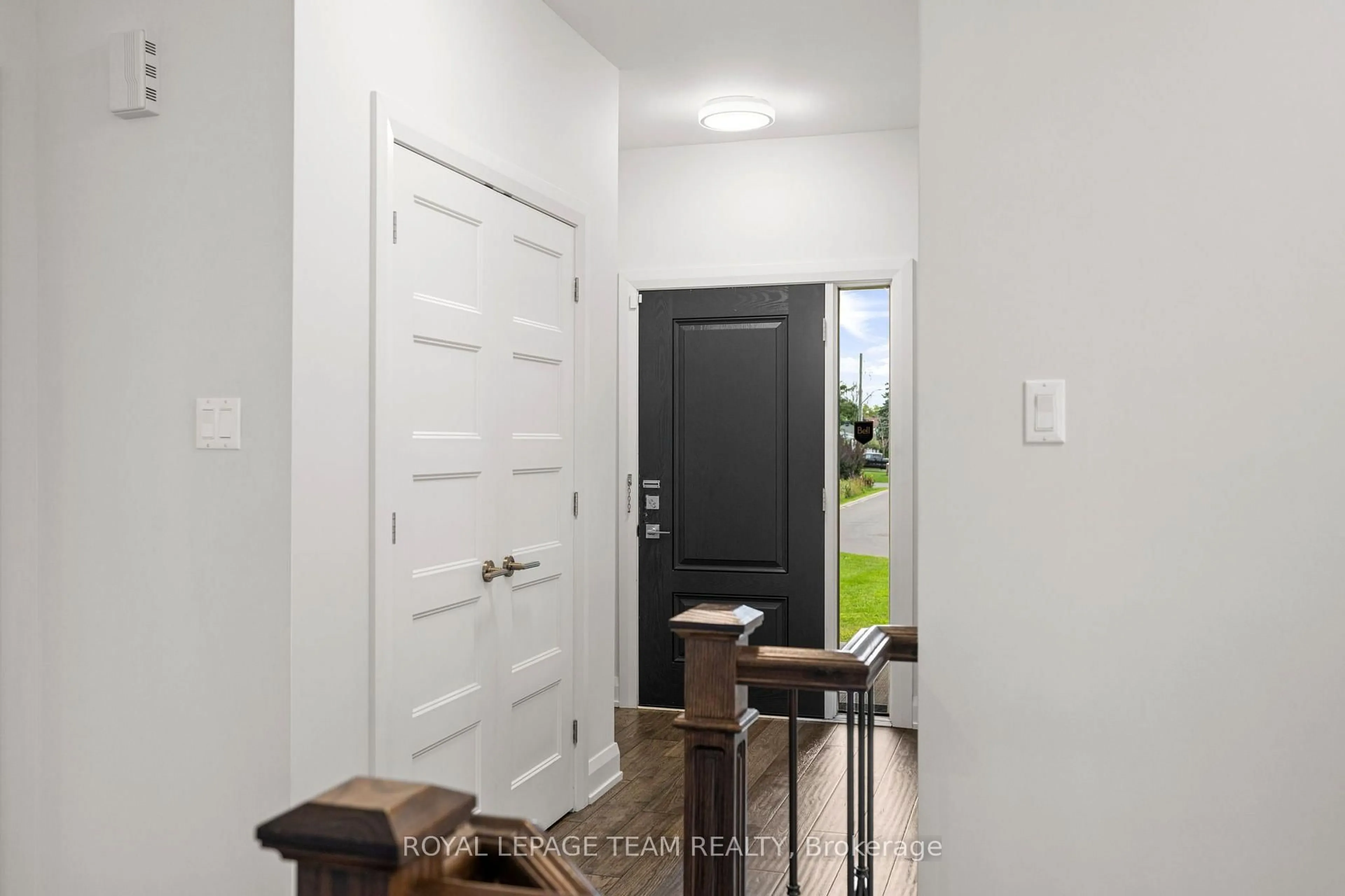 Indoor entryway for 481 Lancaster Lane, North Dundas Ontario K0C 2K0