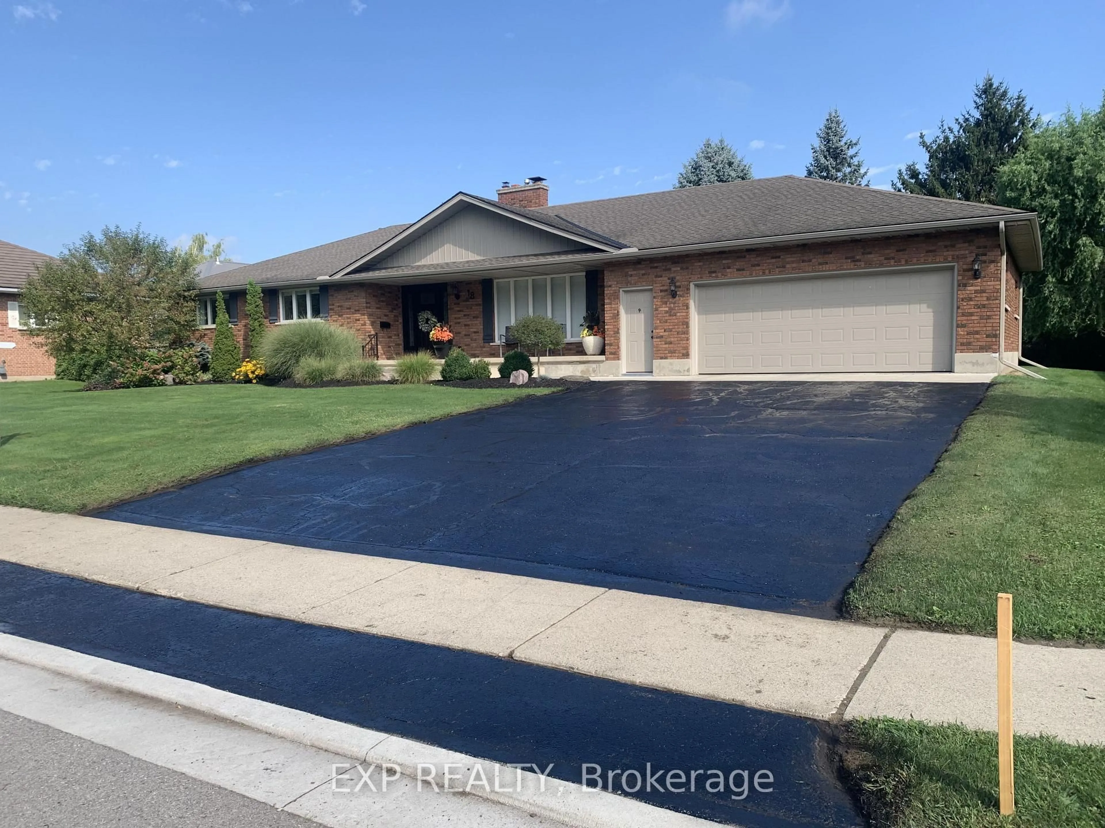 Home with vinyl exterior material, street for 18 Fath Ave, Aylmer Ontario N5H 1V8