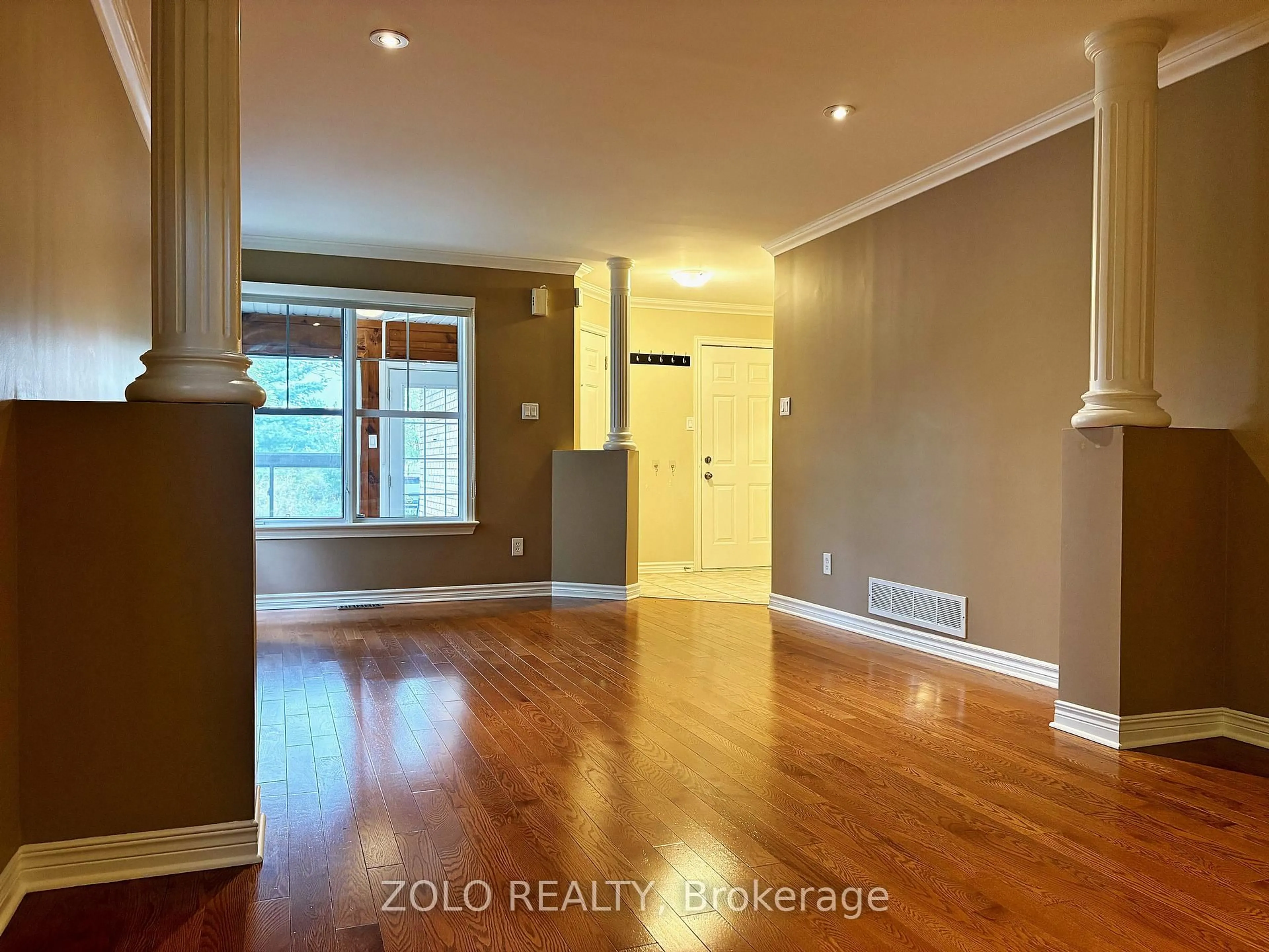 Indoor entryway for 255 Stoneway Dr, Ottawa Ontario K2G 6E9