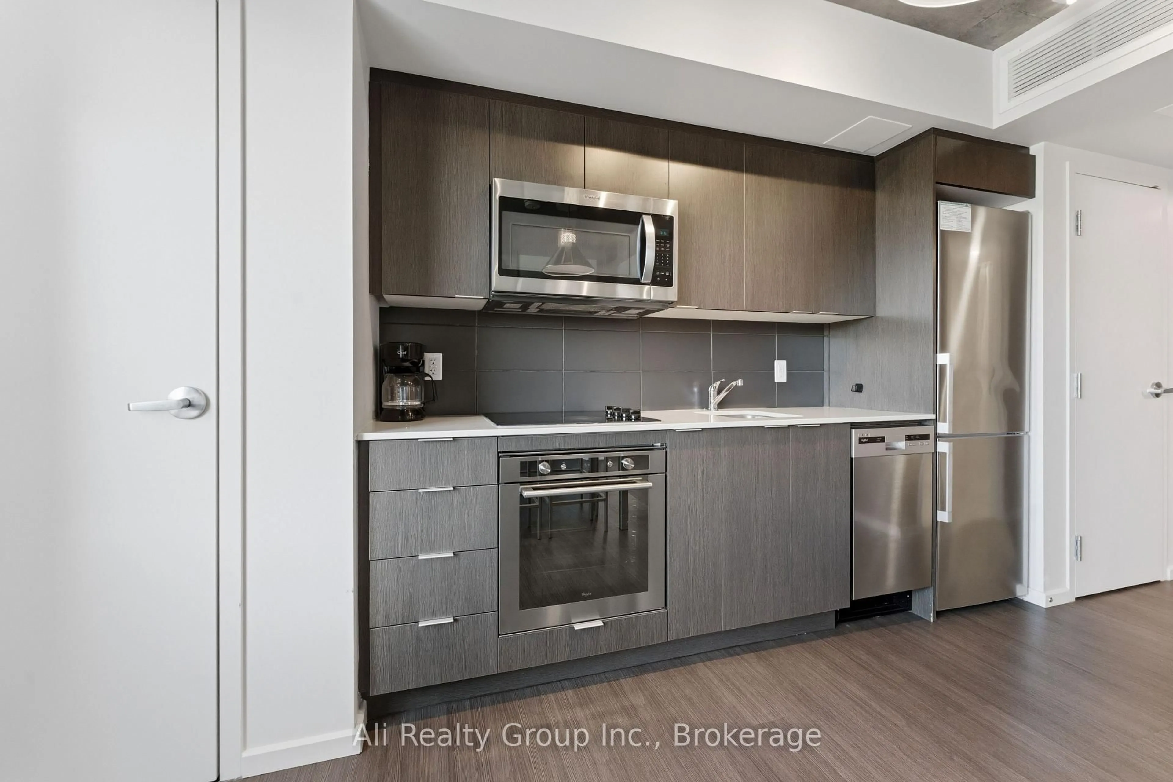 Standard kitchen, unknown for 105 Champagne Ave #603, Ottawa Ontario K1S 5E5