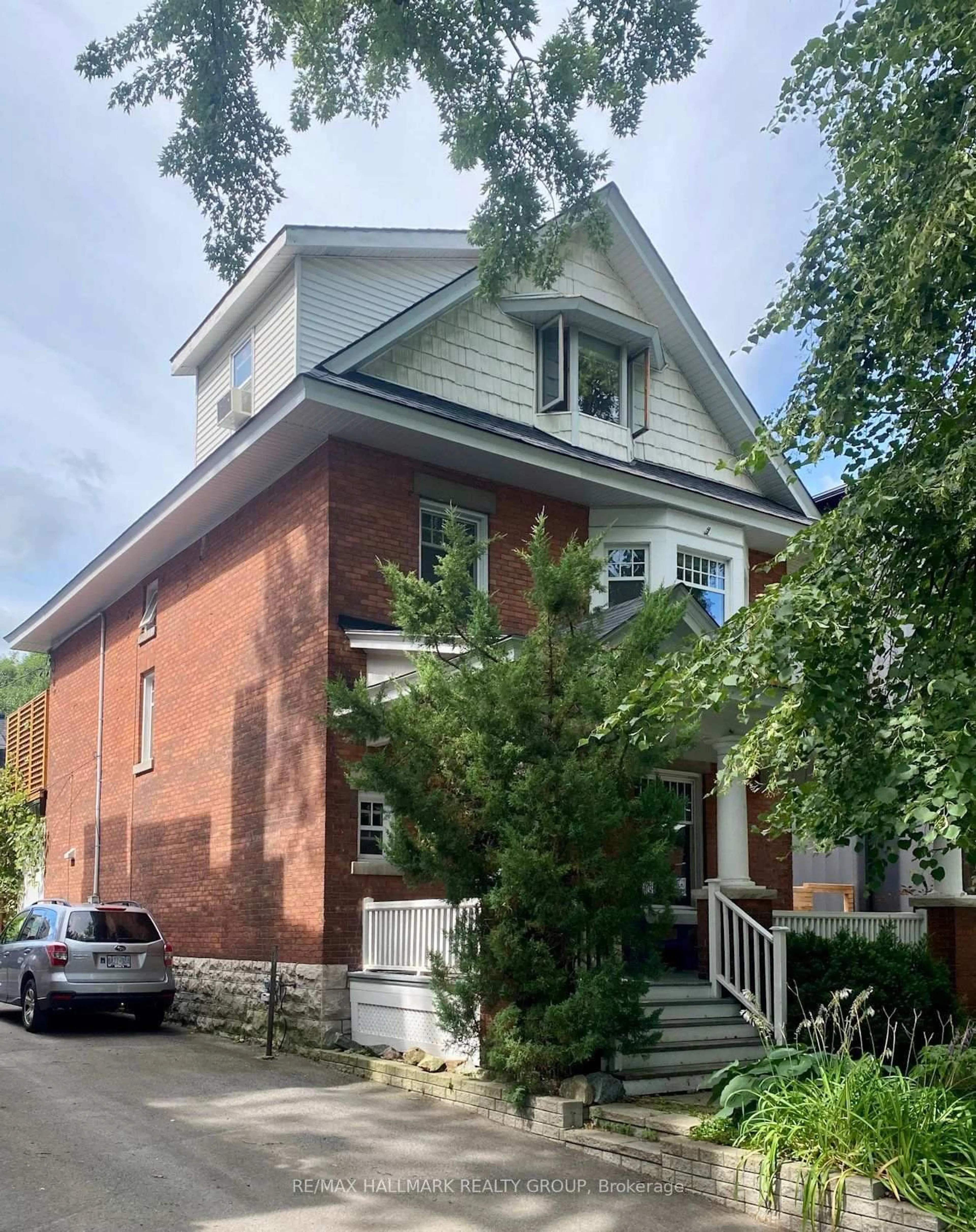Home with brick exterior material, street for 195 Glebe Ave, Ottawa Ontario K1S 2C6