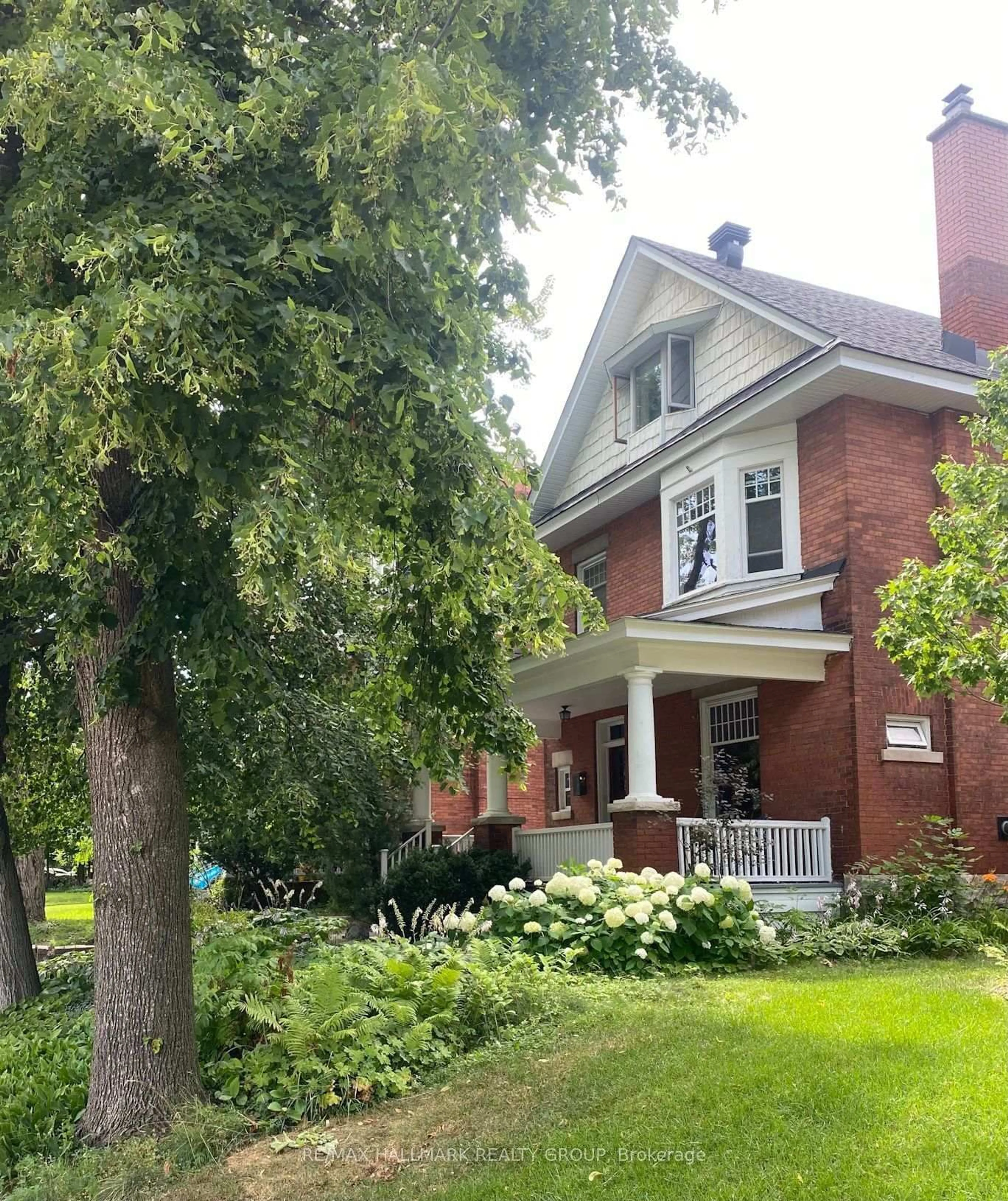 Home with brick exterior material, street for 195 Glebe Ave, Ottawa Ontario K1S 2C6