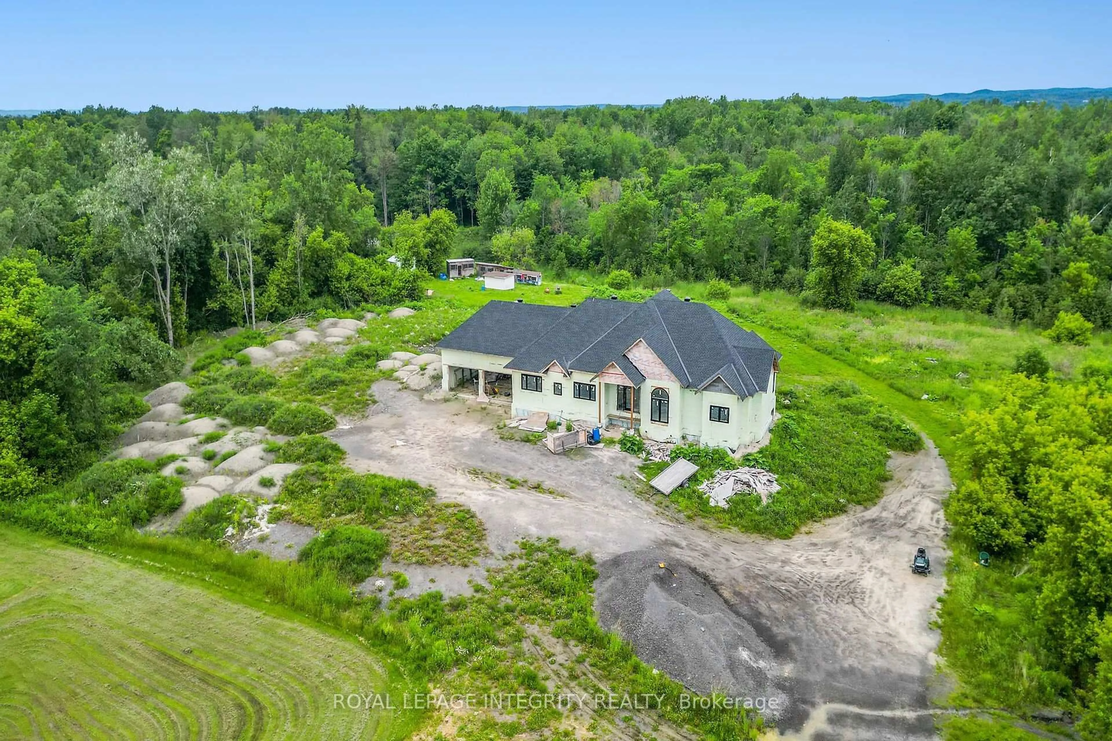 A pic from outside/outdoor area/front of a property/back of a property/a pic from drone, unknown for 1695 Old Montreal Rd, Ottawa Ontario K4C 1G7