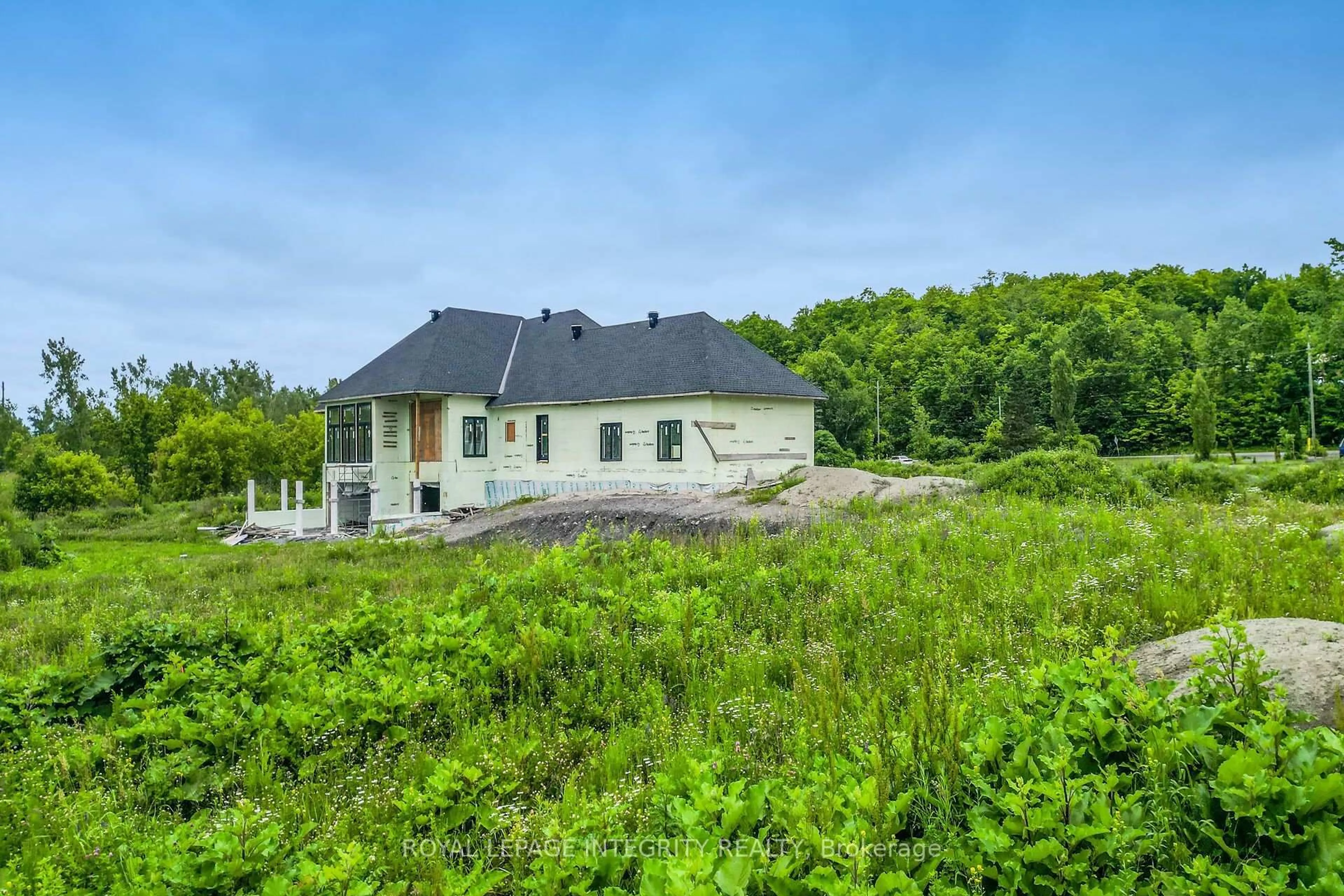 A pic from outside/outdoor area/front of a property/back of a property/a pic from drone, unknown for 1695 Old Montreal Rd, Ottawa Ontario K4C 1G7
