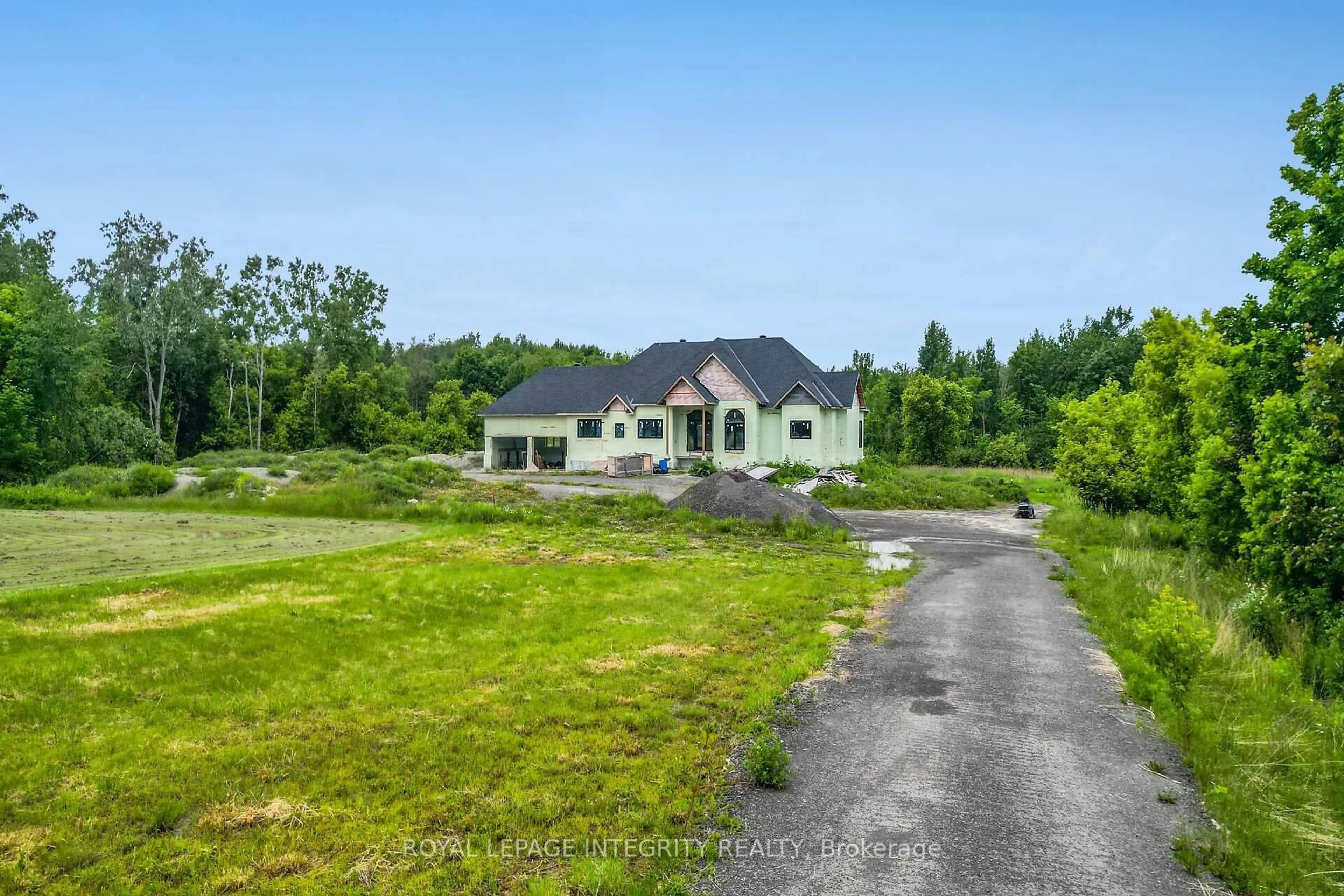 A pic from outside/outdoor area/front of a property/back of a property/a pic from drone, unknown for 1695 Old Montreal Rd, Ottawa Ontario K4C 1G7