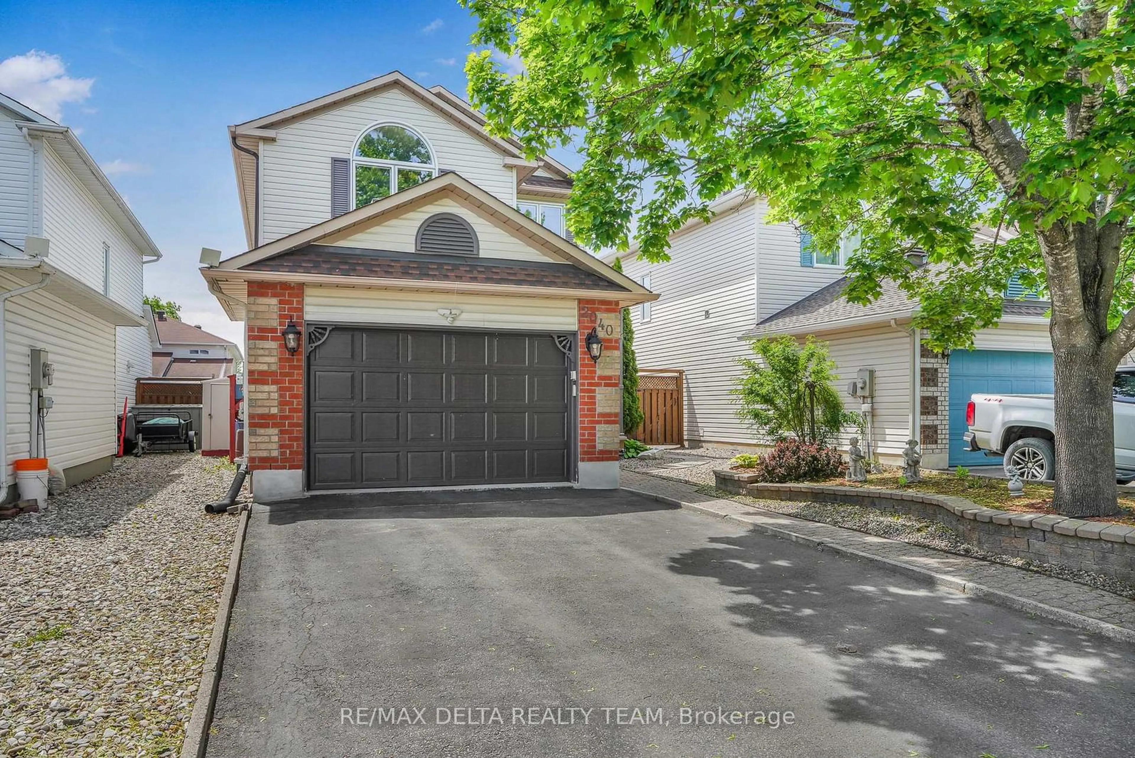 Unknown for 2040 Sunland Dr, Orleans Ontario K4A 3K8