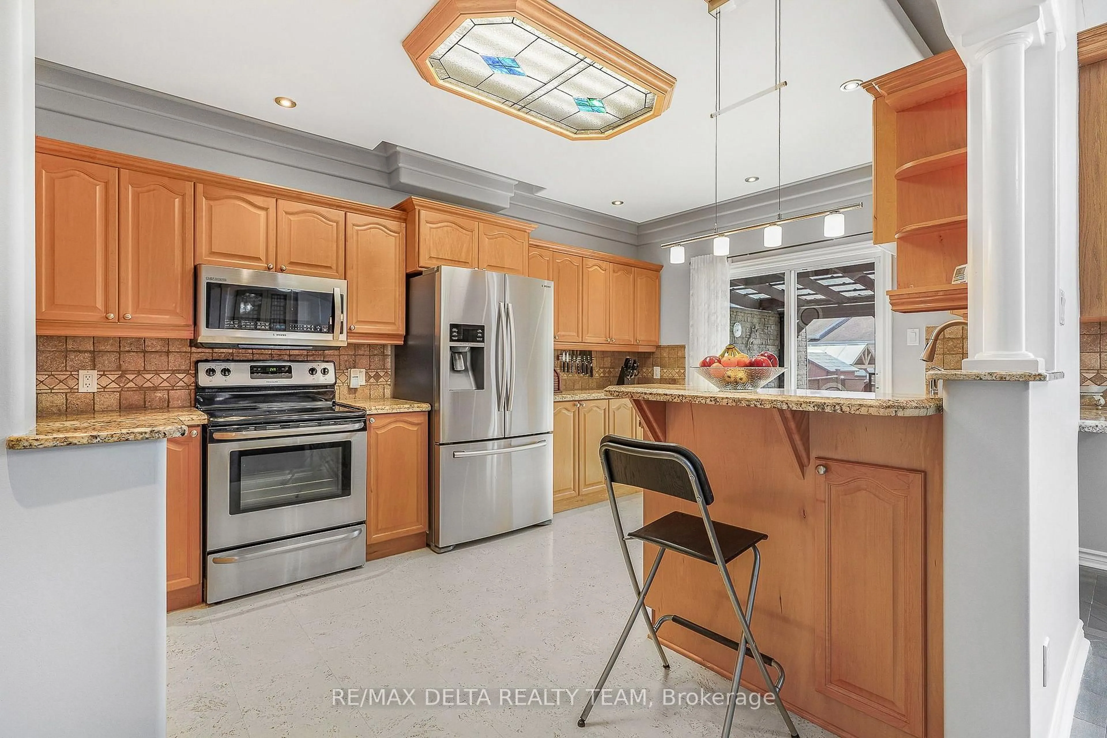 Open concept kitchen, ceramic/tile floor for 2040 Sunland Dr, Orleans Ontario K4A 3K8