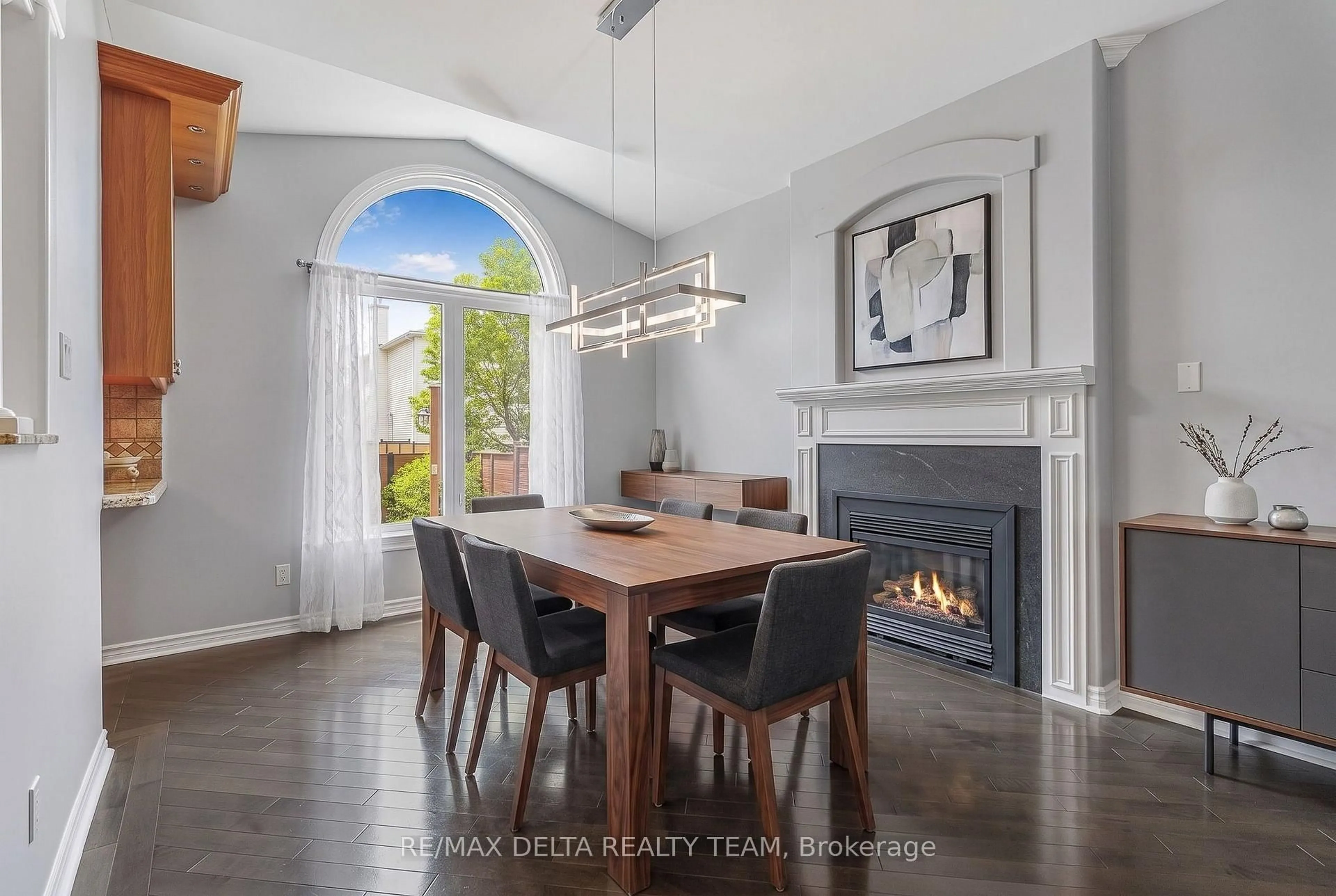 Dining room, unknown for 2040 Sunland Dr, Orleans Ontario K4A 3K8