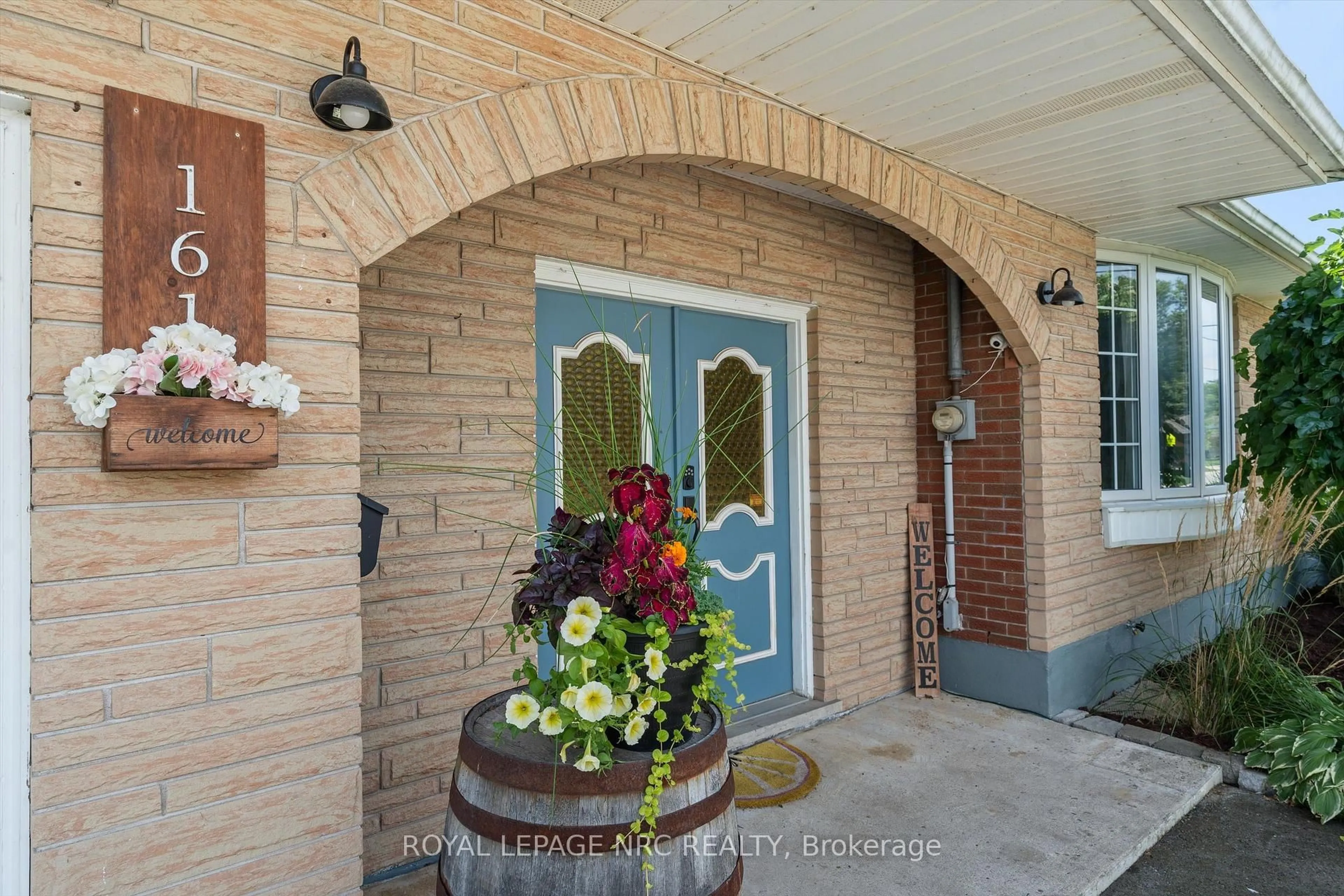 Indoor entryway for 161 Catherine St, Fort Erie Ontario L2A 2J1