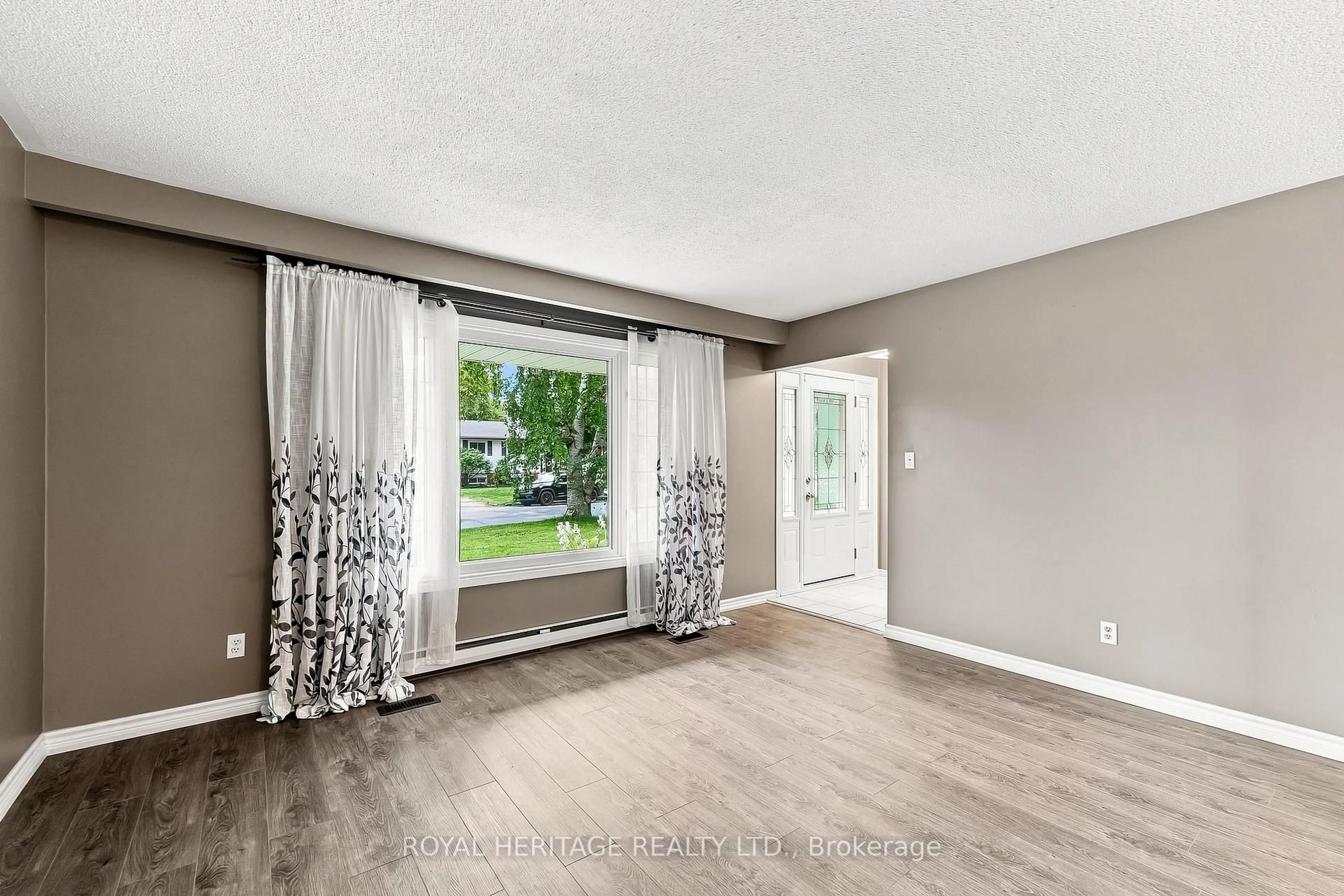 Indoor entryway for 45 Barbara St, Quinte West Ontario K8V 1Z6
