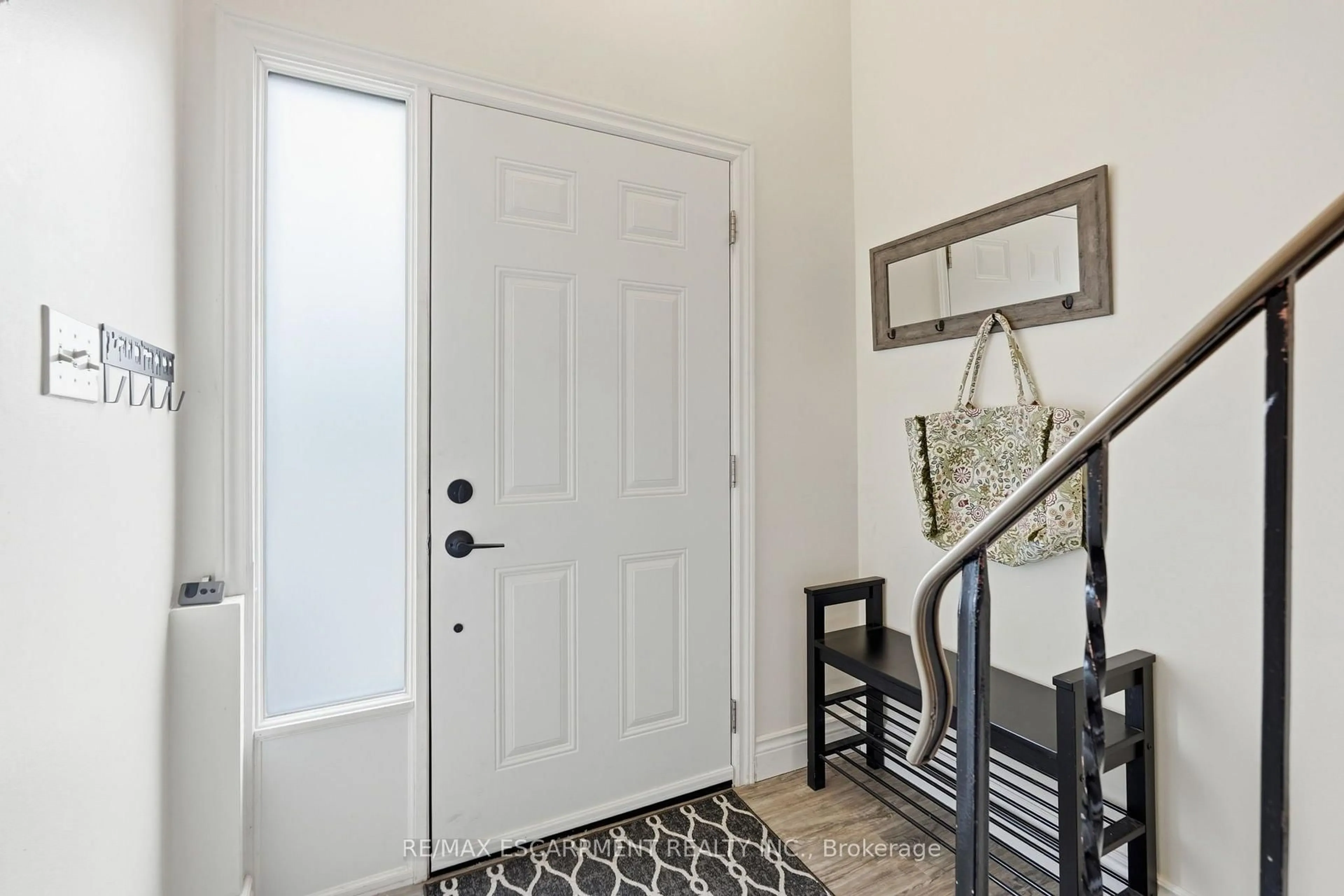 Indoor entryway for 1115 Paramount Dr #50, Hamilton Ontario L8J 1P6