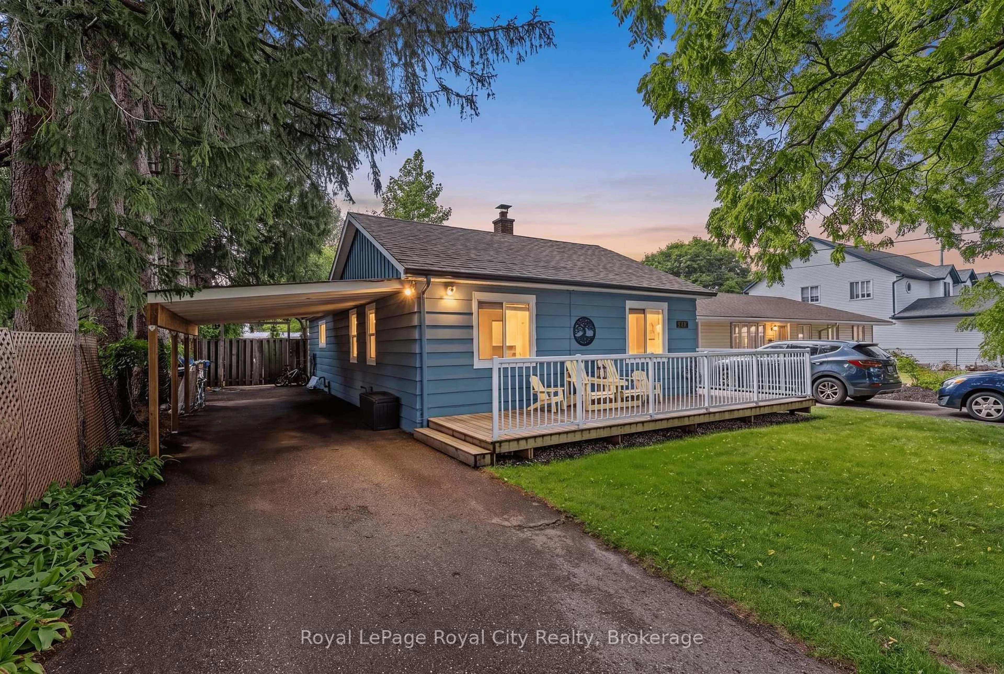 A pic from outside/outdoor area/front of a property/back of a property/a pic from drone, street for 245 Mackenzie St, Guelph/Eramosa Ontario N0B 2K0