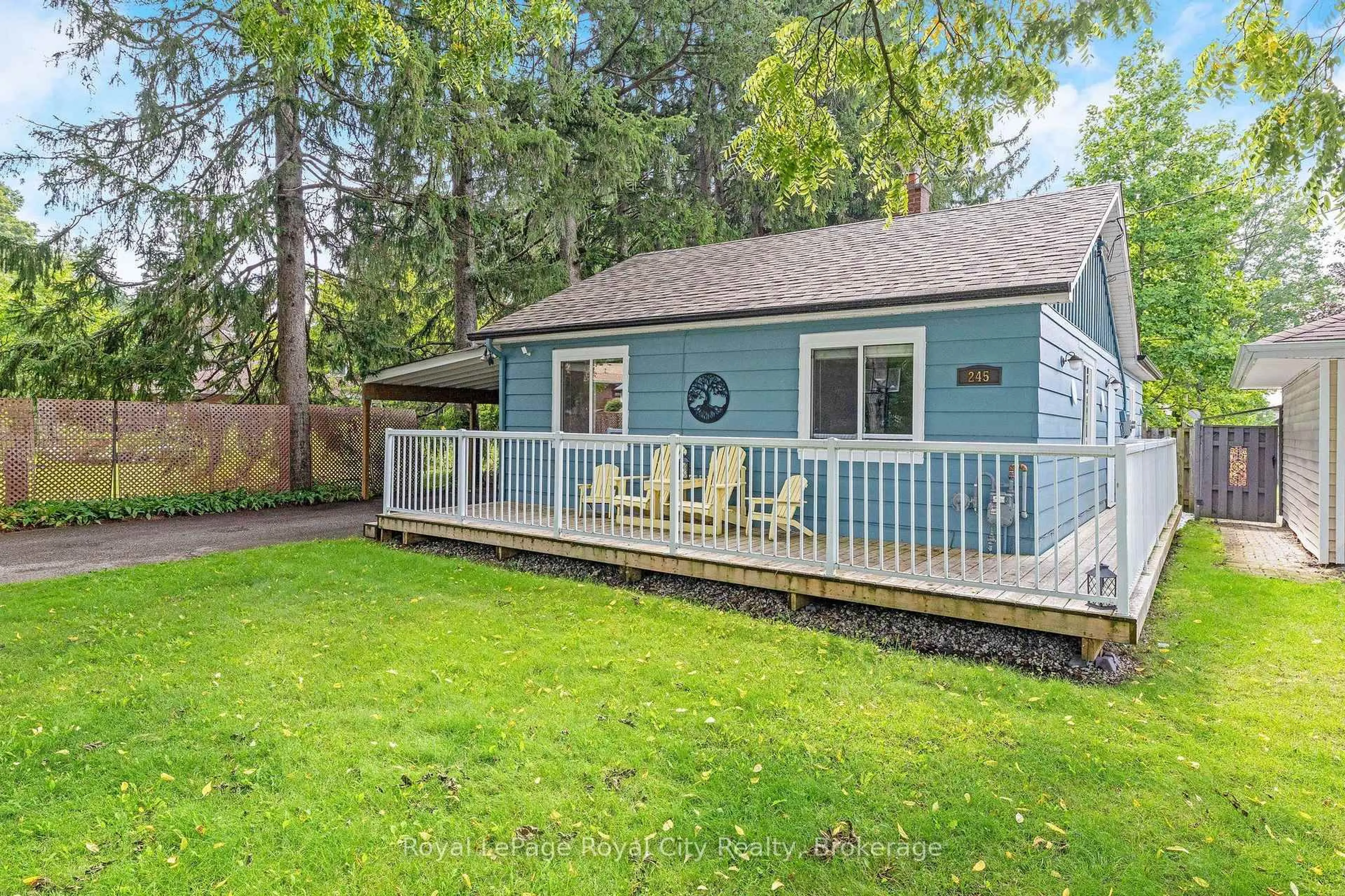 Patio, water/lake/river/ocean view for 245 Mackenzie St, Guelph/Eramosa Ontario N0B 2K0