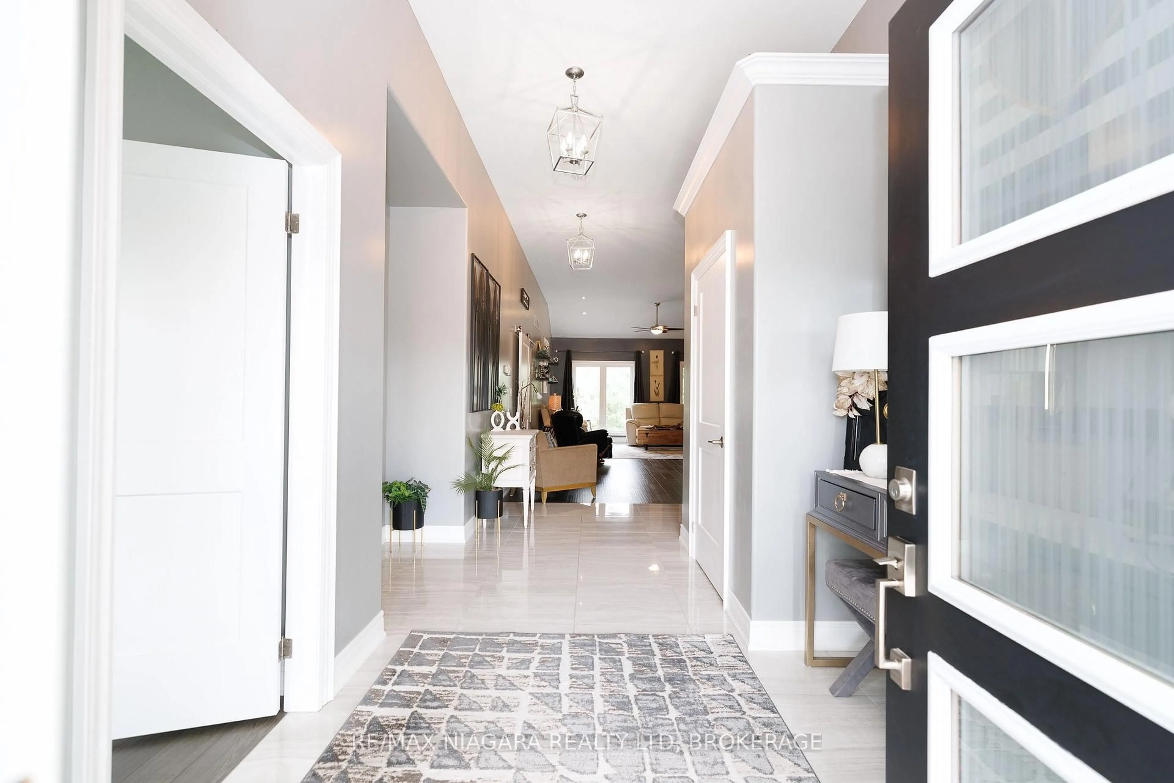 Indoor entryway for 36 Derbyshire Dr, Fort Erie Ontario L0S 1N0