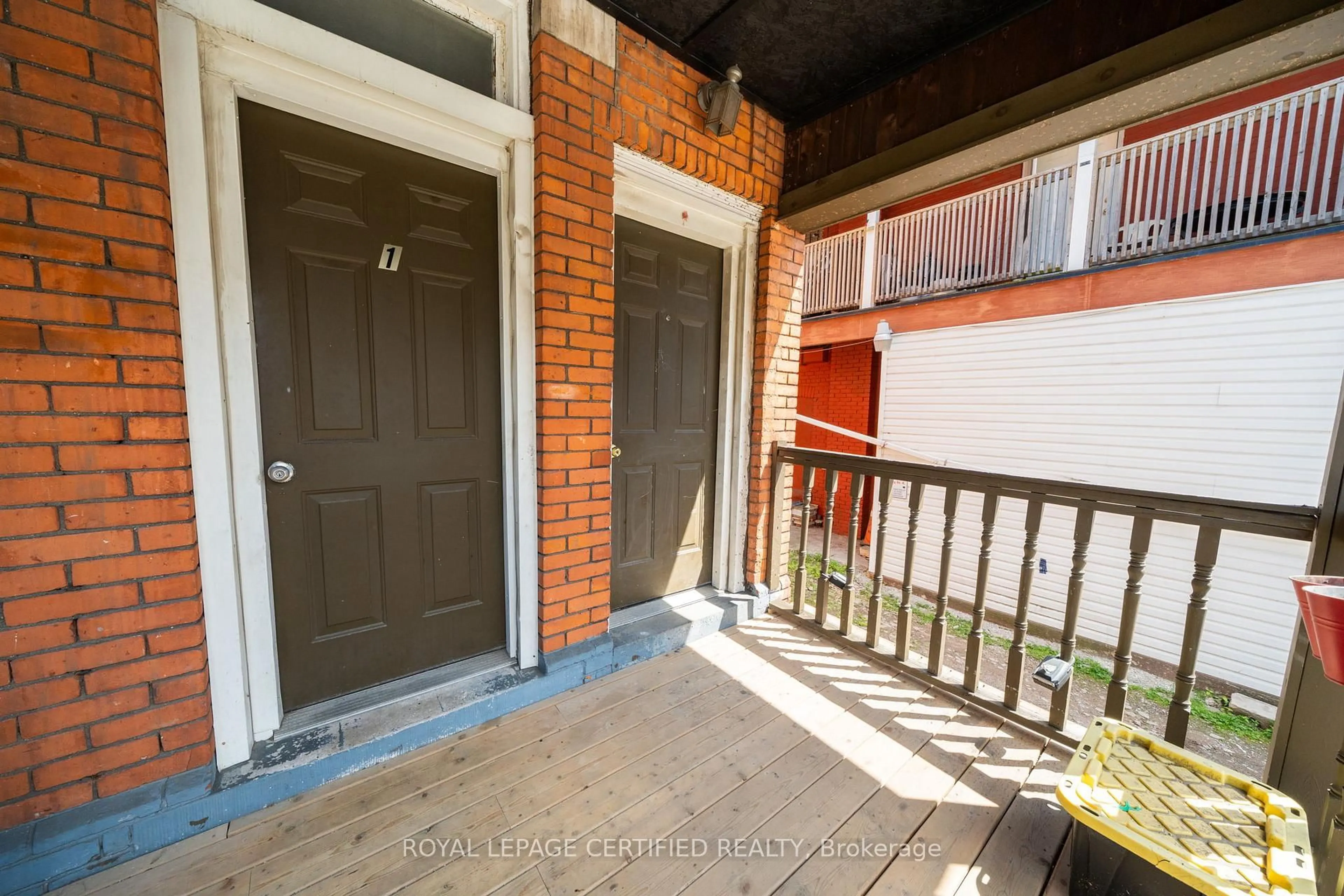 Unknown for 10 Fairleigh Ave, Hamilton Ontario L8L 6H2