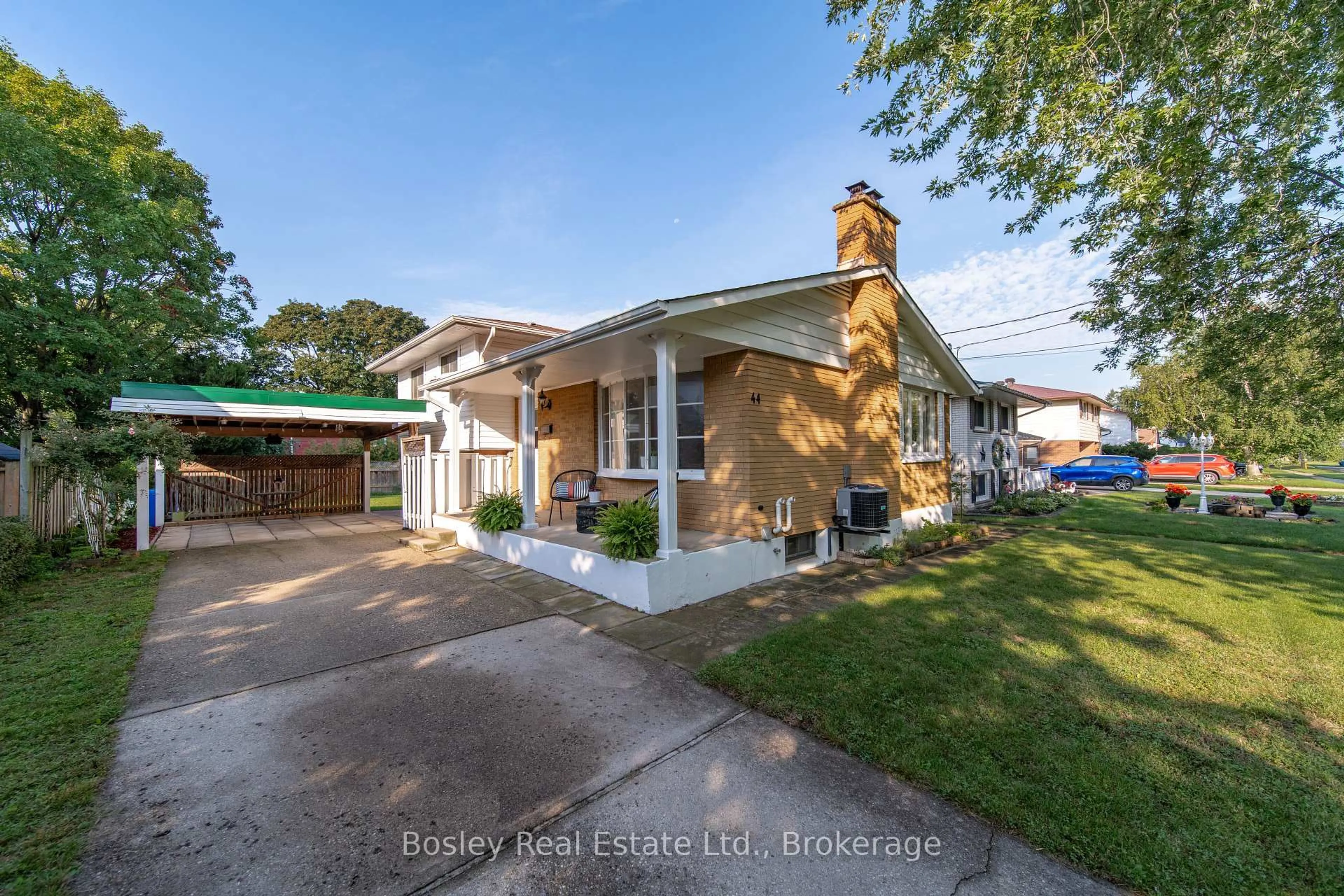 A pic from outside/outdoor area/front of a property/back of a property/a pic from drone, street for 44 Brentwood Dr, Guelph Ontario N1H 5M7
