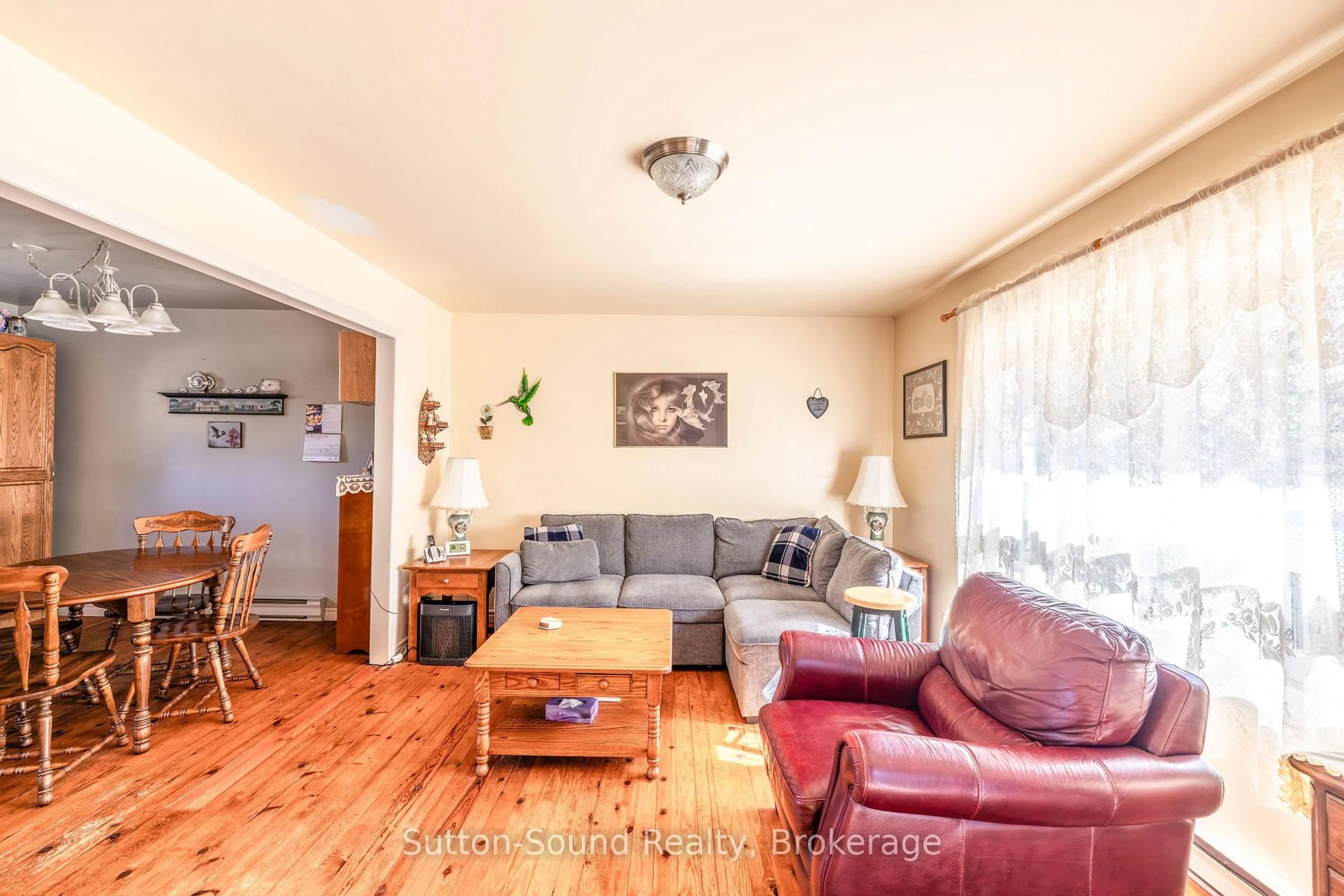 Living room with furniture, wood/laminate floor for 350222 Bayshore Rd, Meaford Ontario N0H 1B0