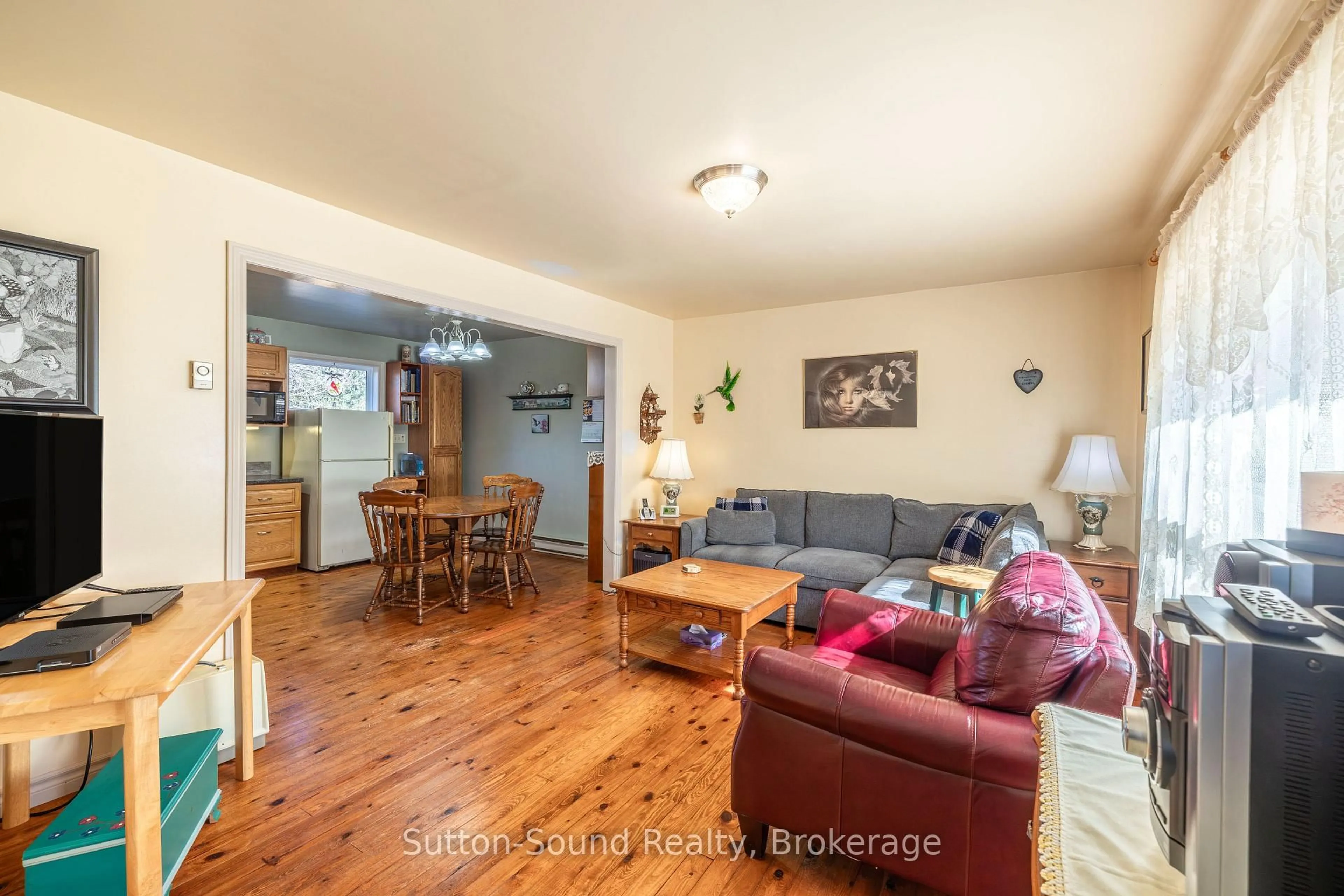 Living room with furniture, wood/laminate floor for 350222 Bayshore Rd, Meaford Ontario N0H 1B0