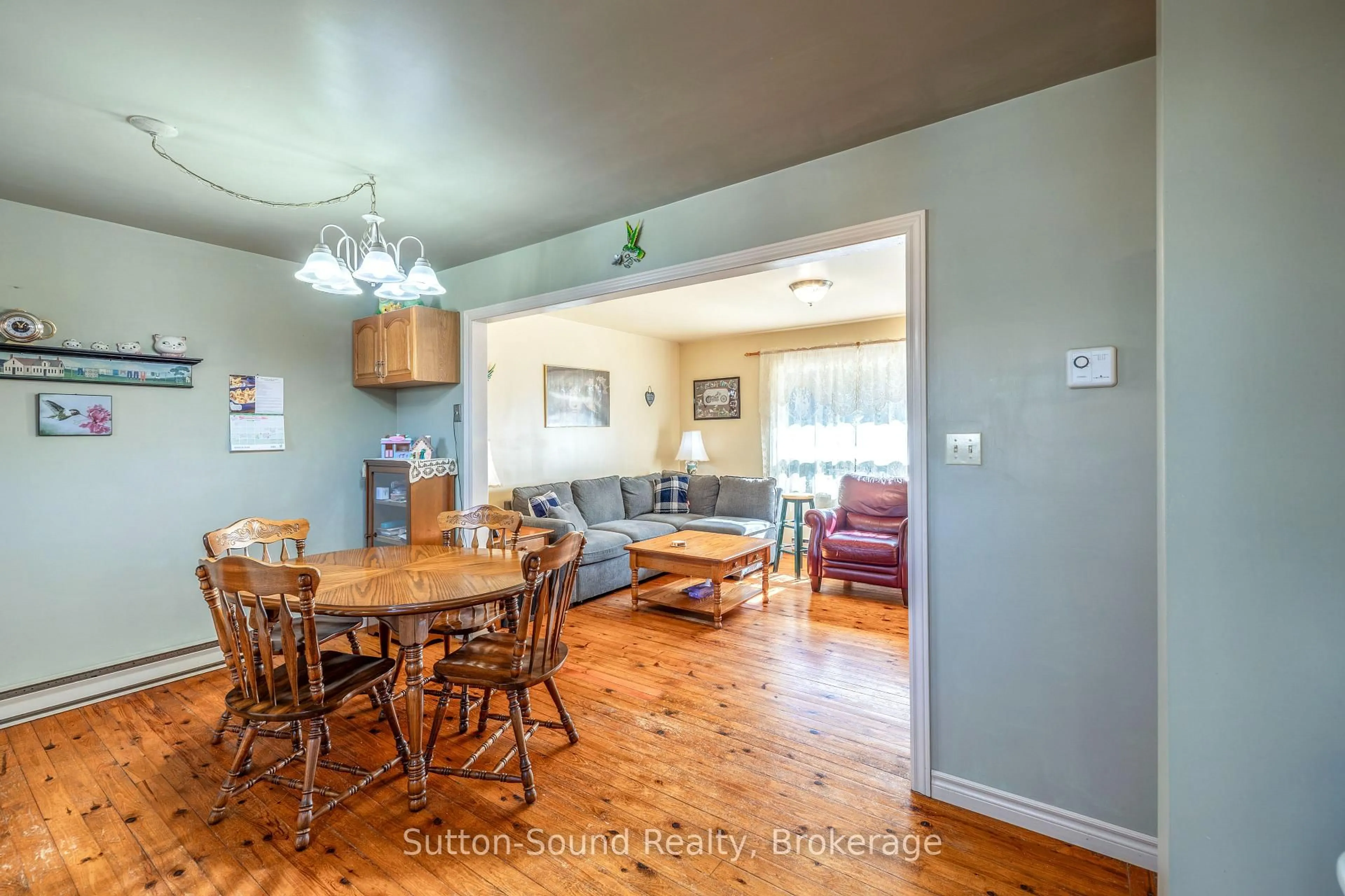 Dining room, wood/laminate floor for 350222 Bayshore Rd, Meaford Ontario N0H 1B0