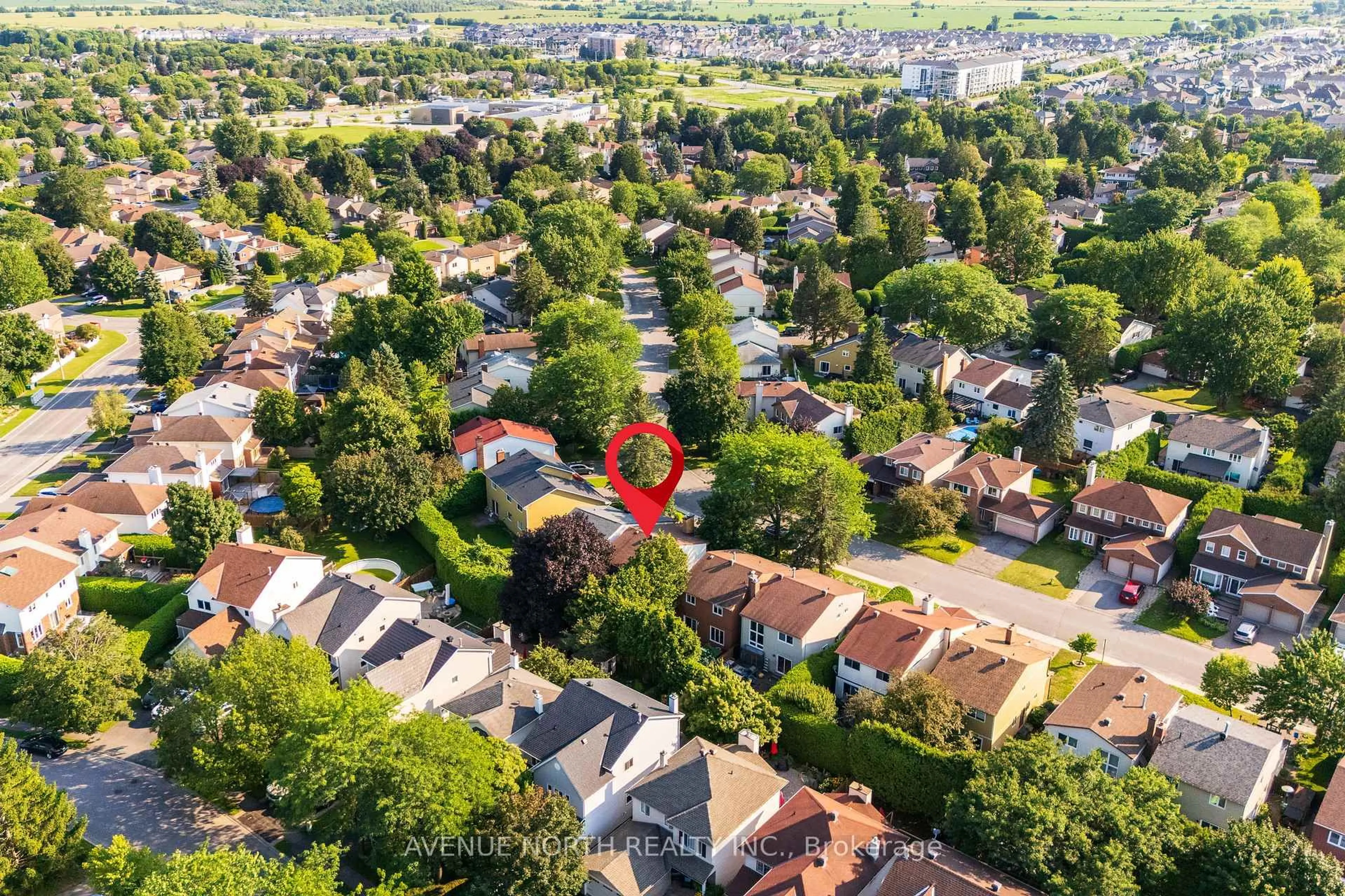 A pic from outside/outdoor area/front of a property/back of a property/a pic from drone, street for 23 Bluegrass Dr, Ottawa Ontario K2M 1G2