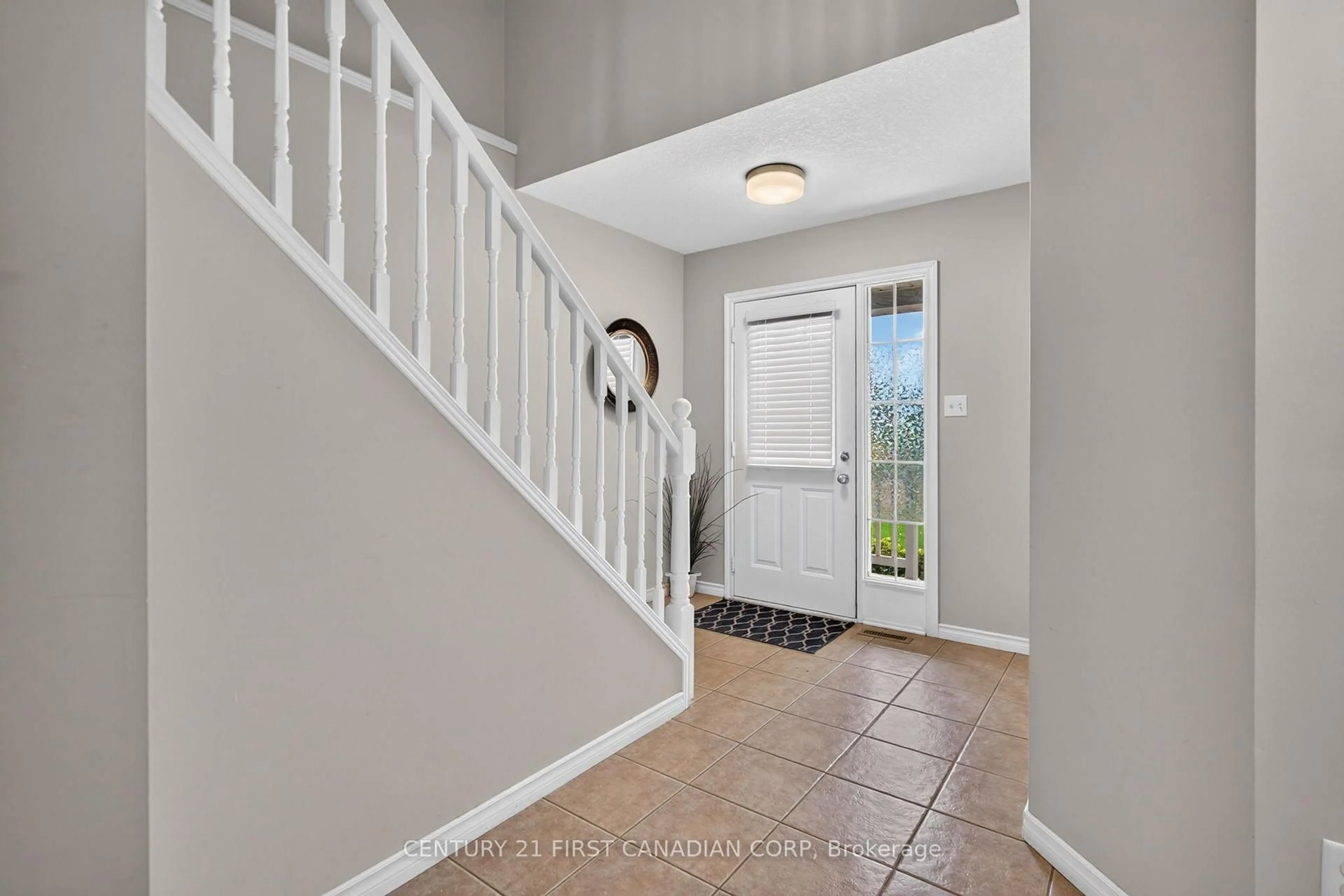 Indoor entryway for 1318 BLACKMAPLE Dr, London East Ontario N5Y 5V4