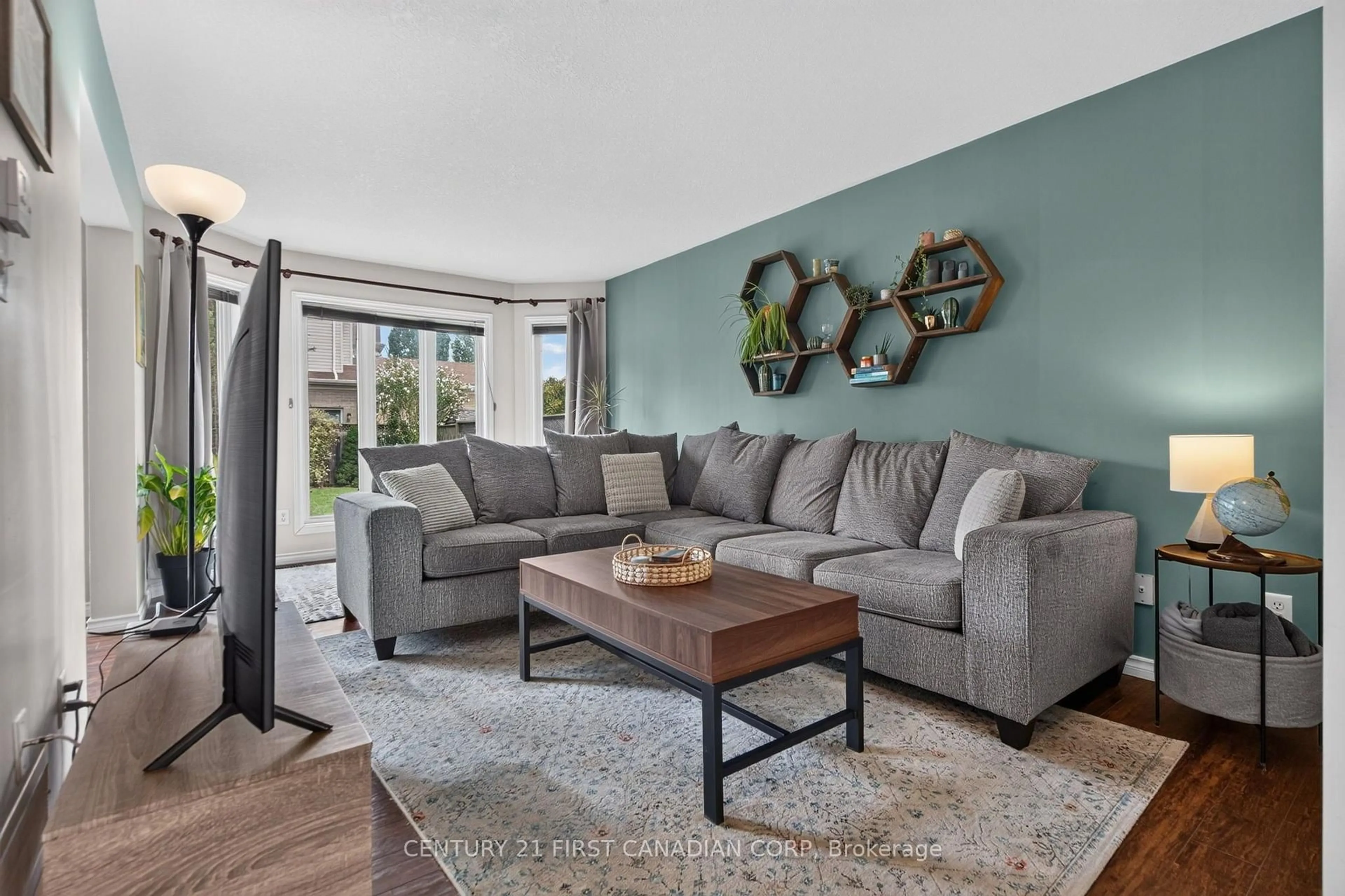 Living room with furniture, unknown for 1318 BLACKMAPLE Dr, London East Ontario N5Y 5V4