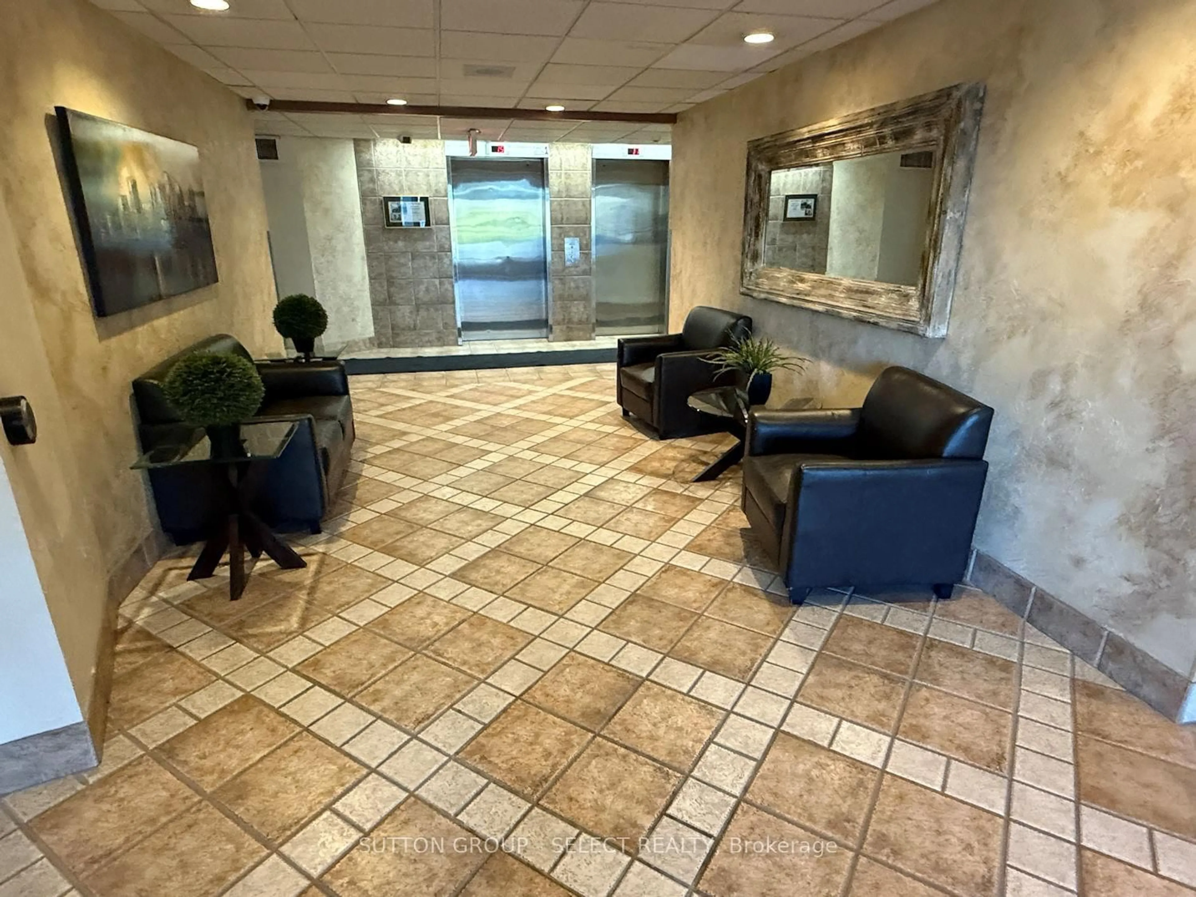 Lobby for 55 Green Valley Dr #1902, Kitchener Ontario N2P 1Z6