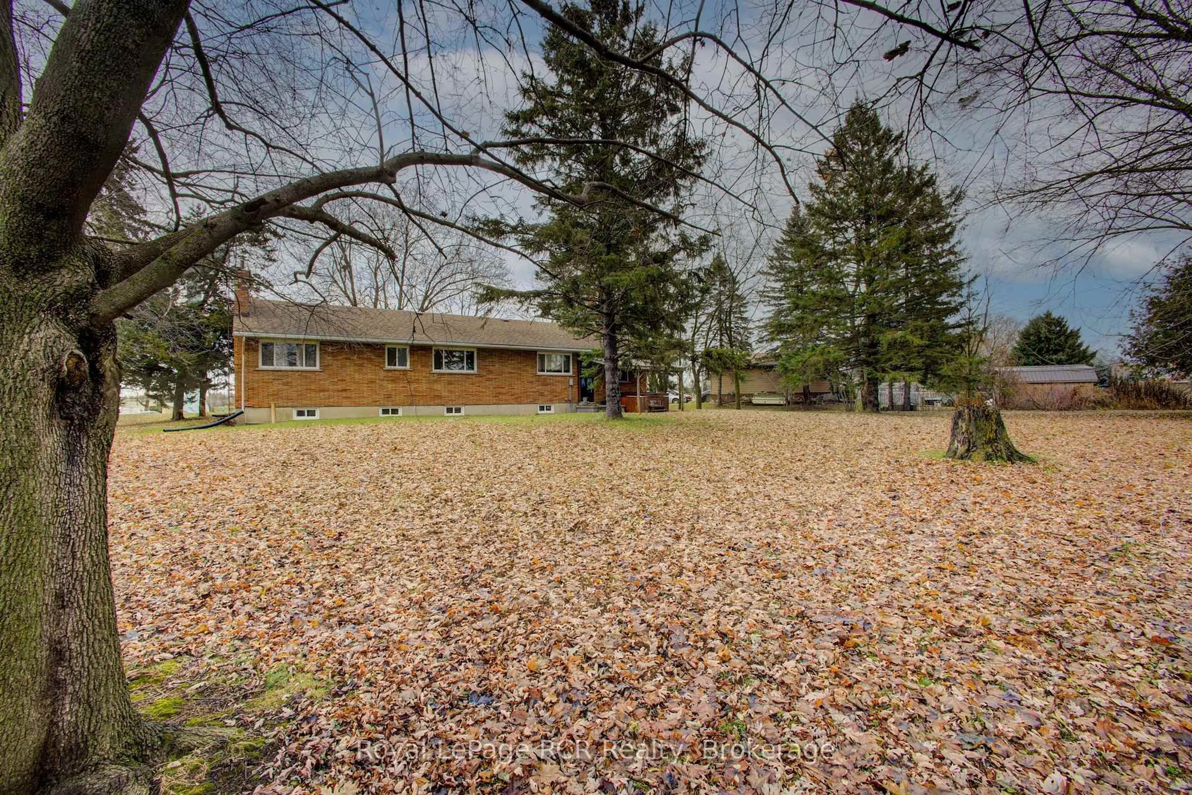 A pic from outside/outdoor area/front of a property/back of a property/a pic from drone, unknown for 441 Smith St, Wellington North Ontario N0G 1A0