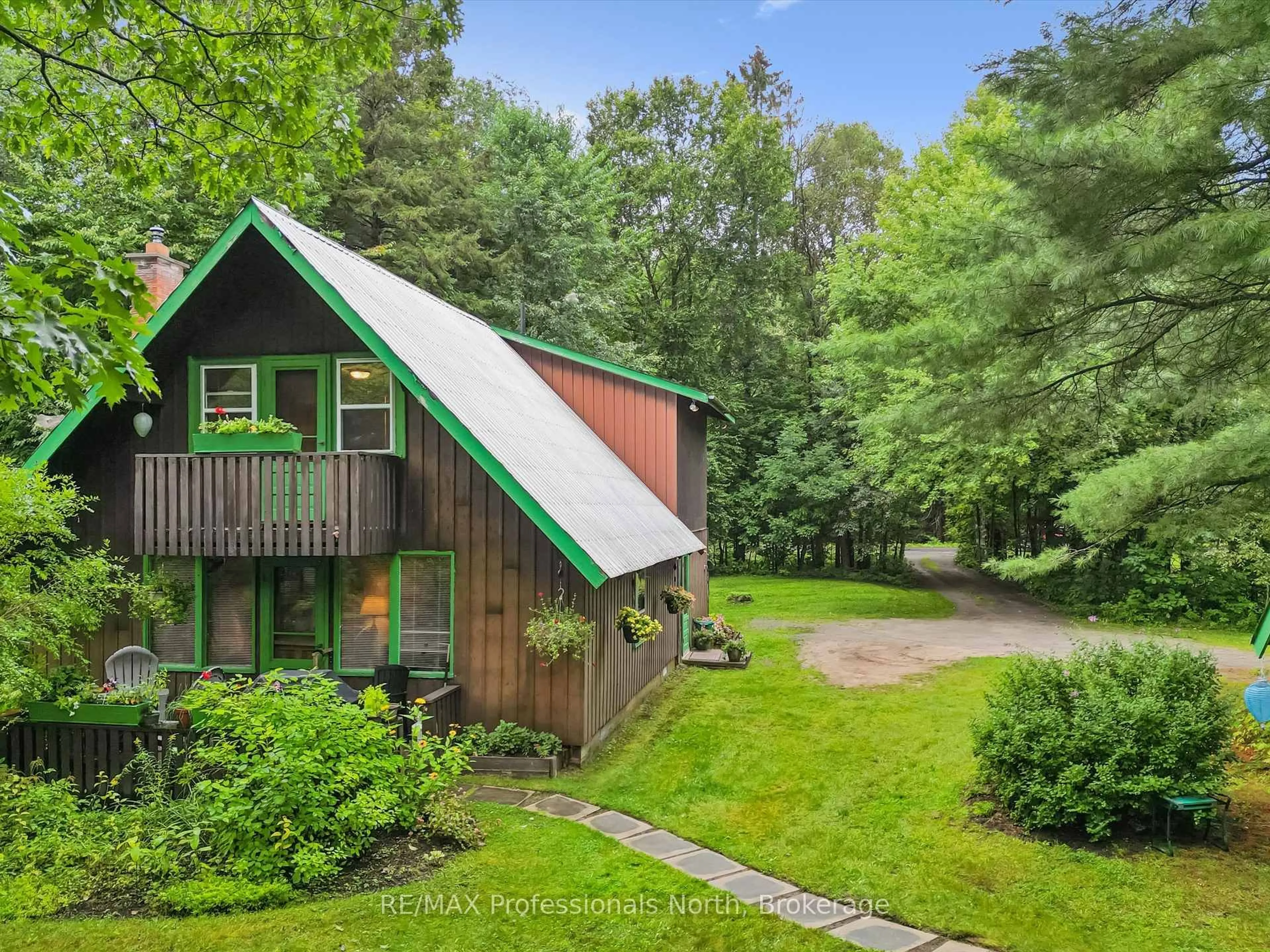 A pic from outside/outdoor area/front of a property/back of a property/a pic from drone, forest/trees view for 19 Glen Acres Rd, Huntsville Ontario P1H 1N6